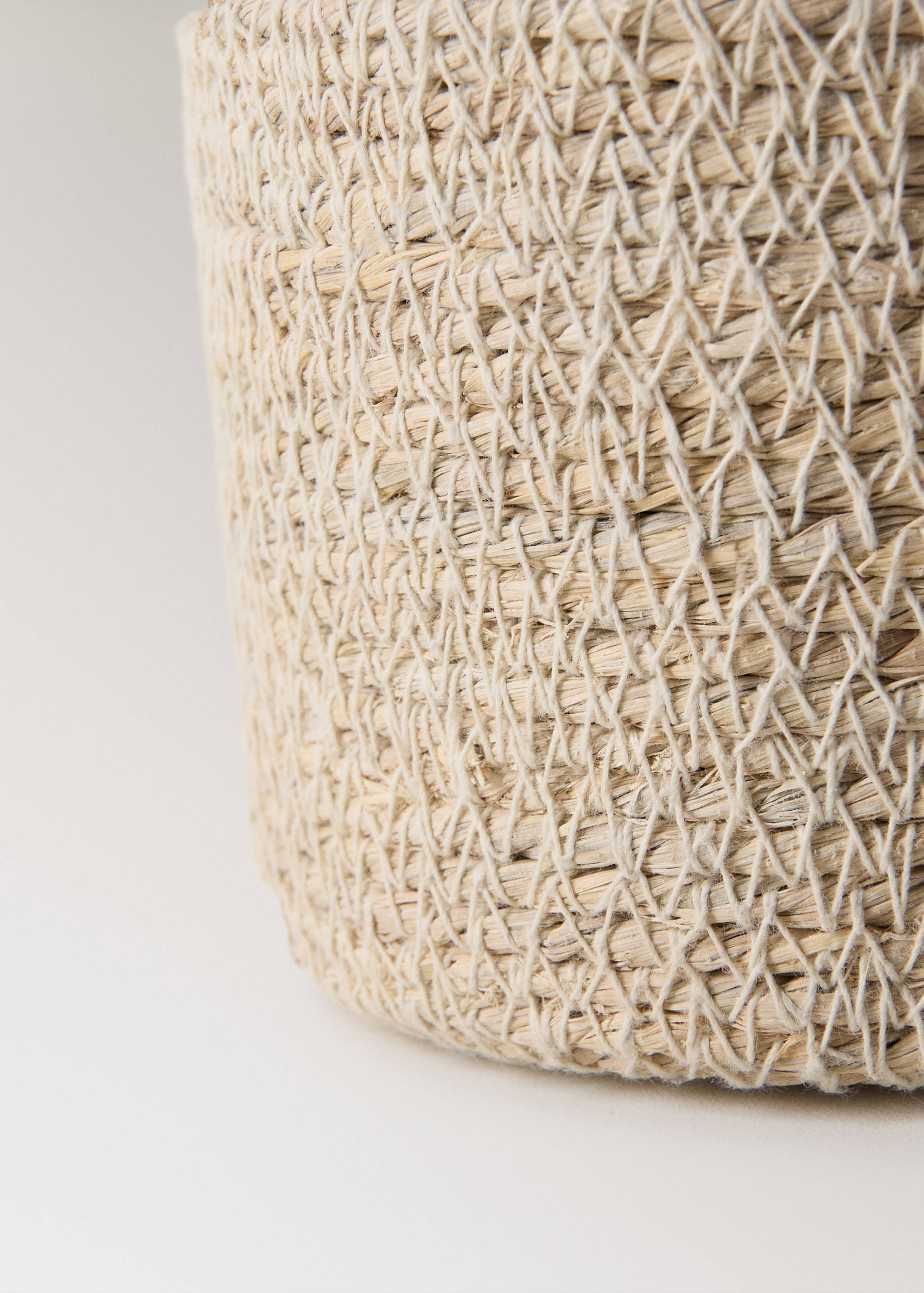 Basket with lid and tassel detail - Details of the article 2