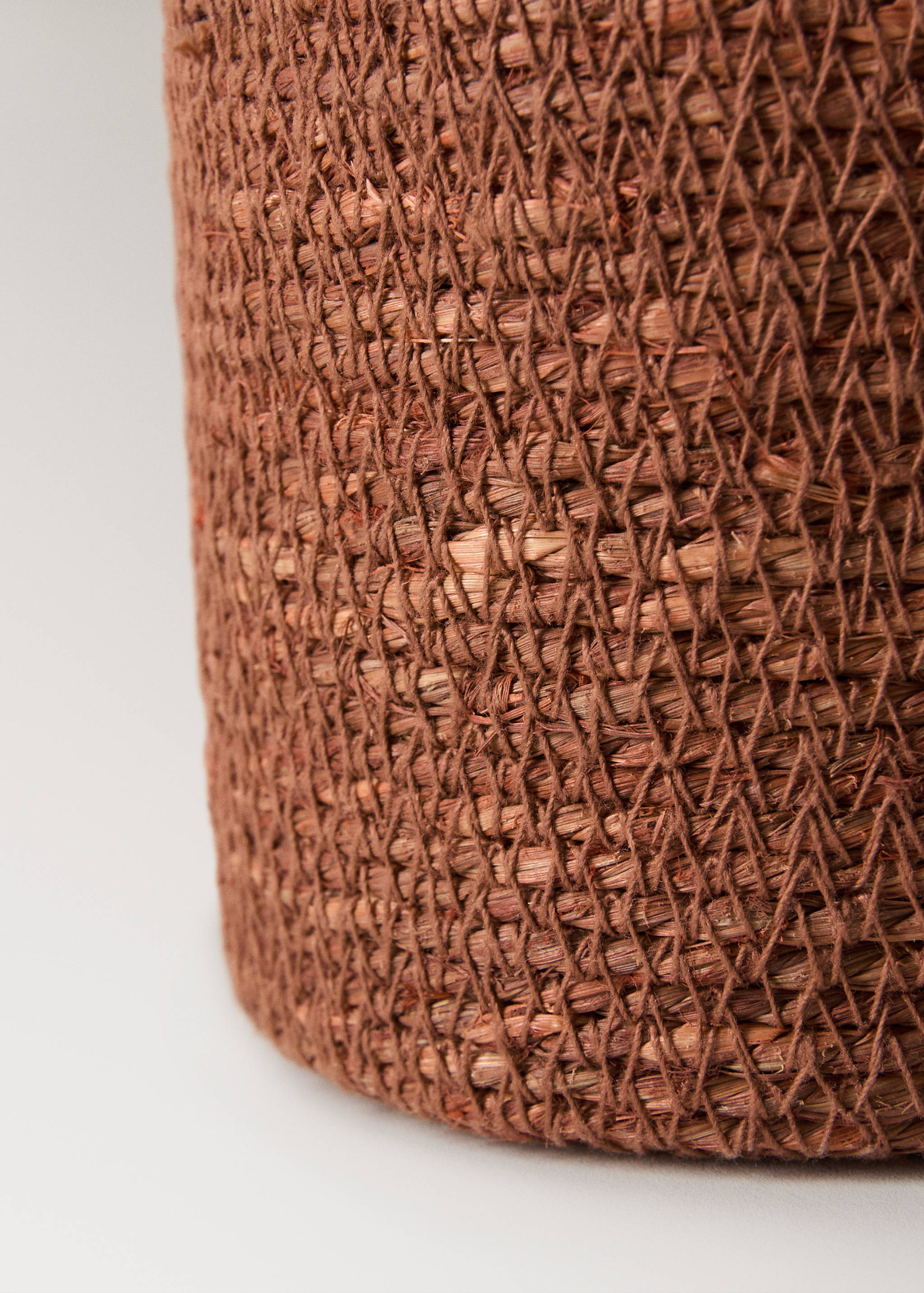 Basket with lid and tassel detail - Details of the article 2