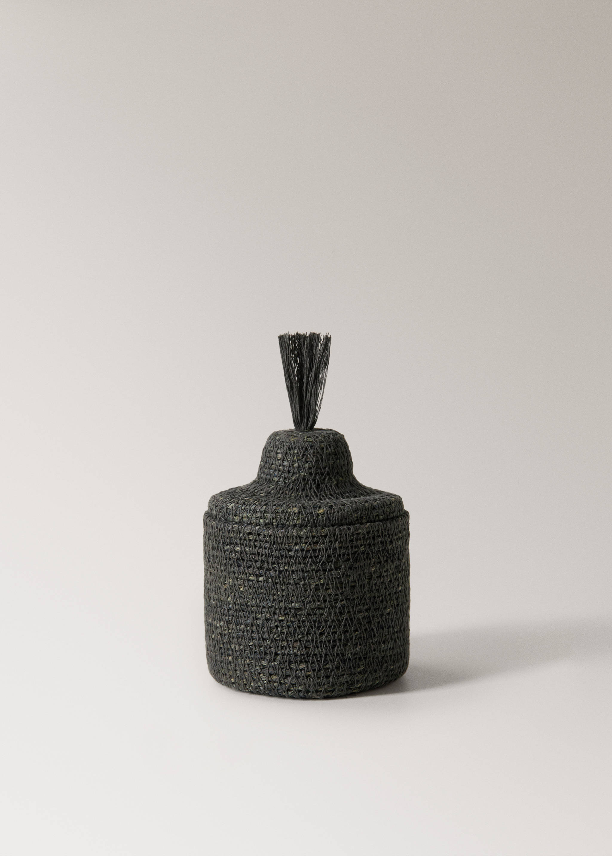 Basket with lid and tassel detail - Article without model
