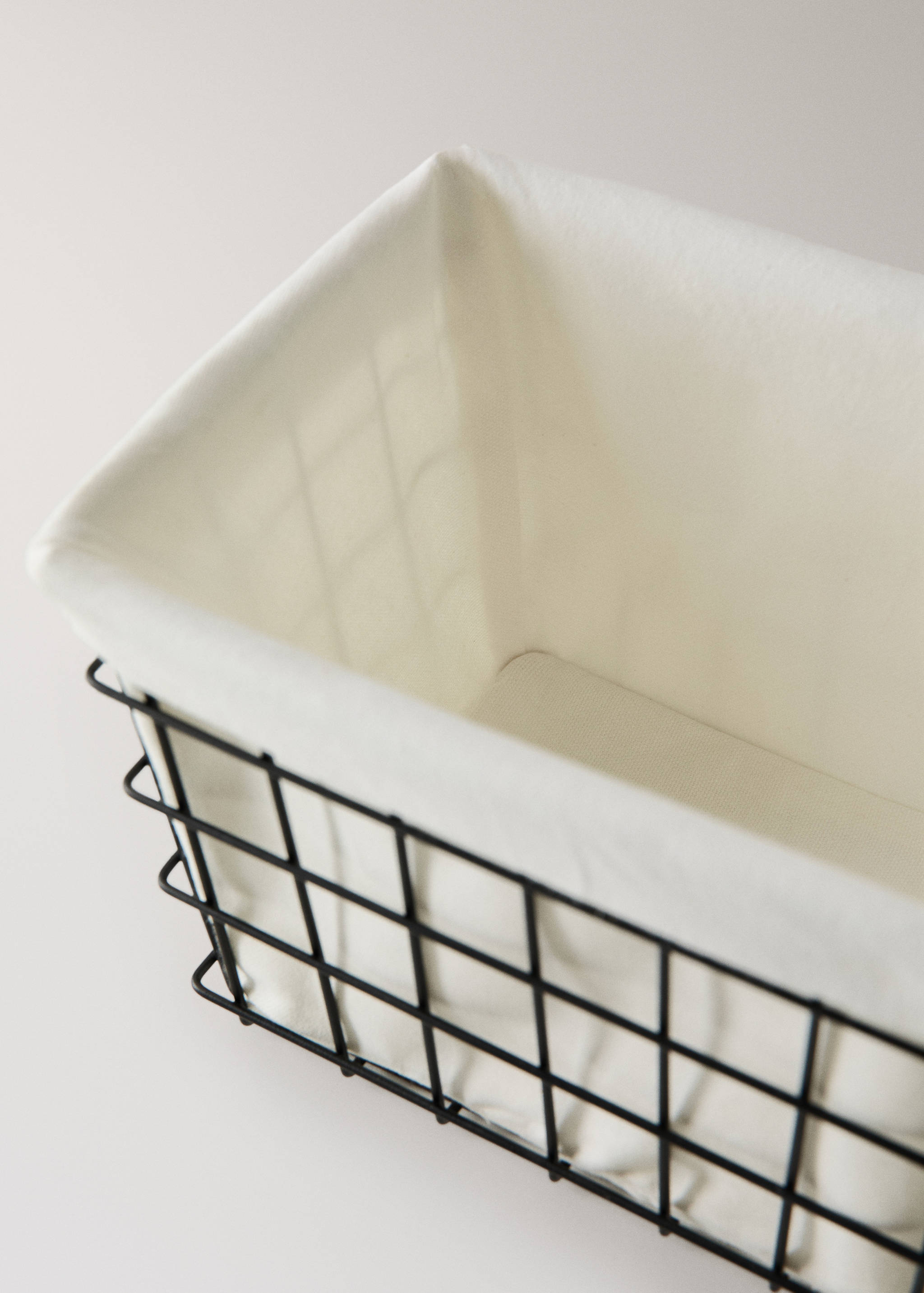 Small rectangular basket with lining - Details of the article 1