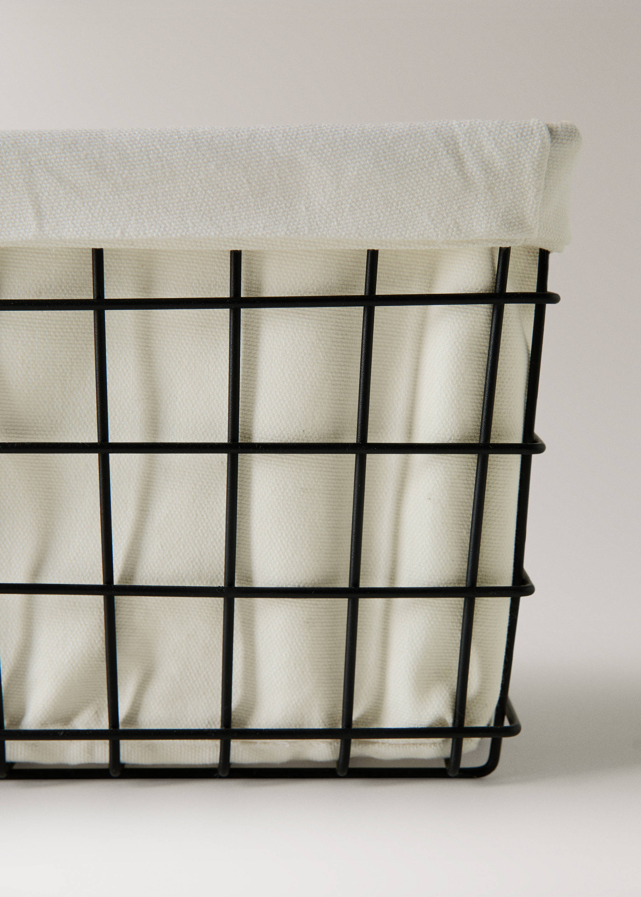 Small rectangular basket with lining - Details of the article 2