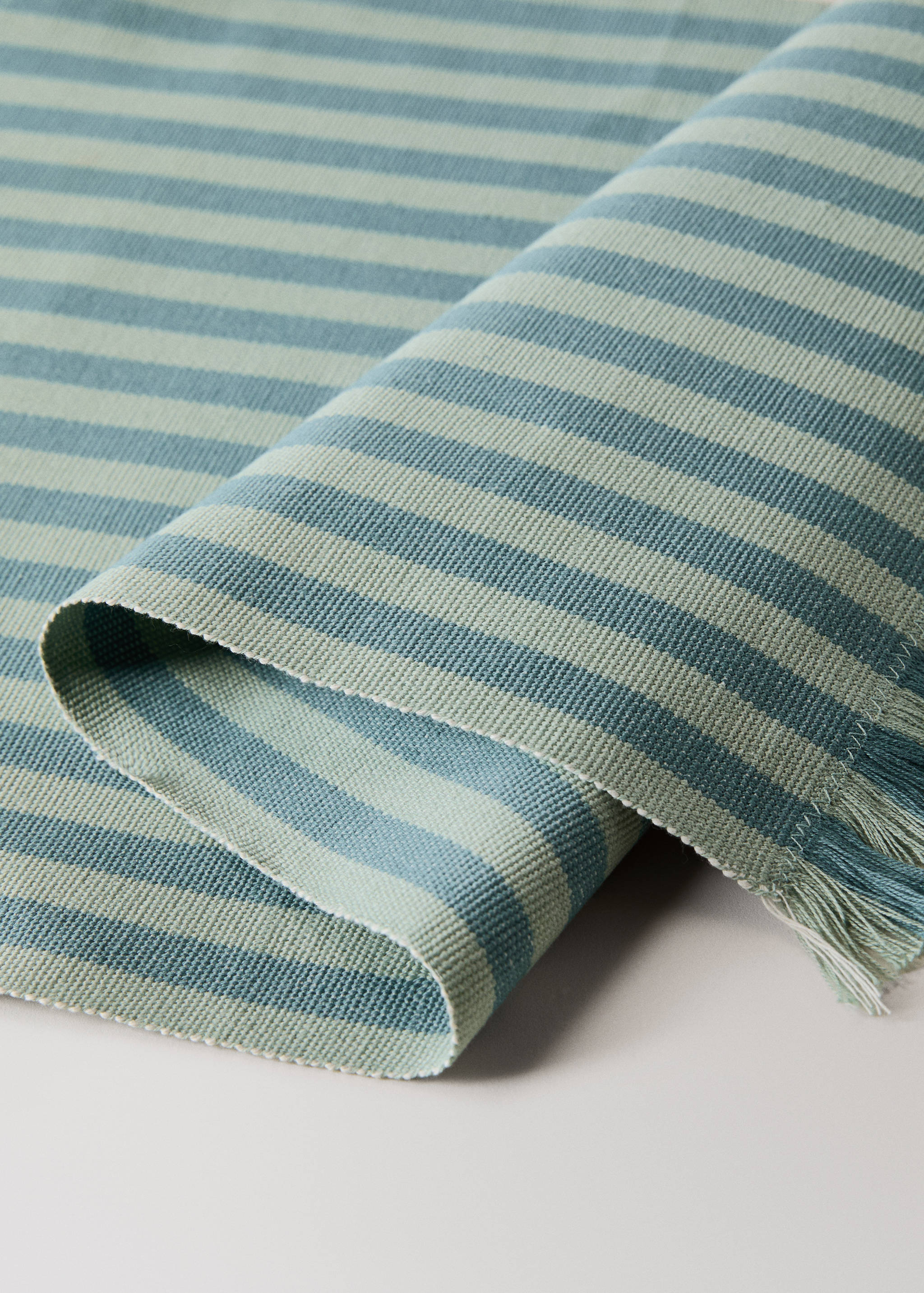 Yarn-dyed bicolour striped table mats - Details of the article 1