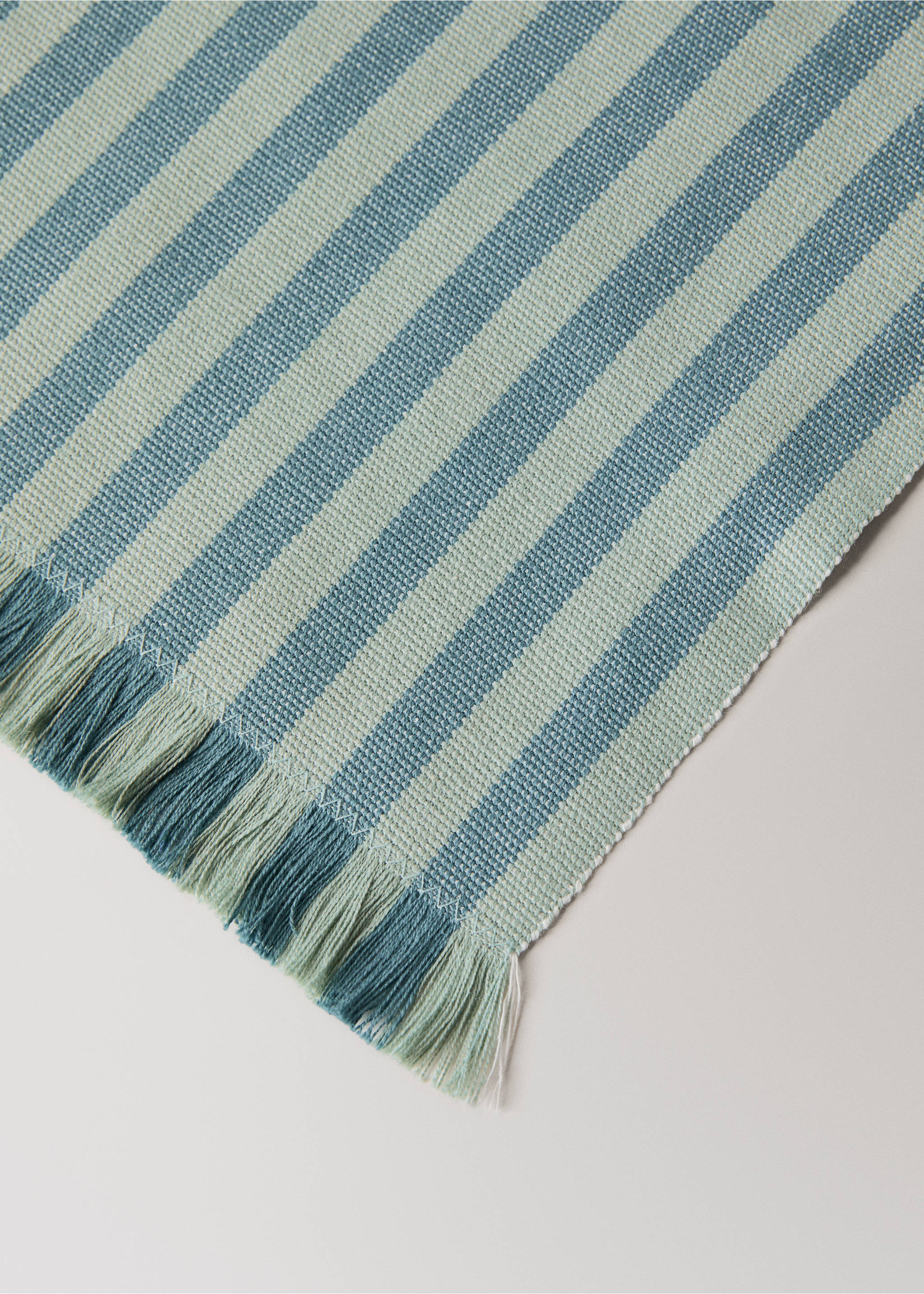 Yarn-dyed bicolour striped table mats - Details of the article 2, Green. Ref: 27013292-00.
