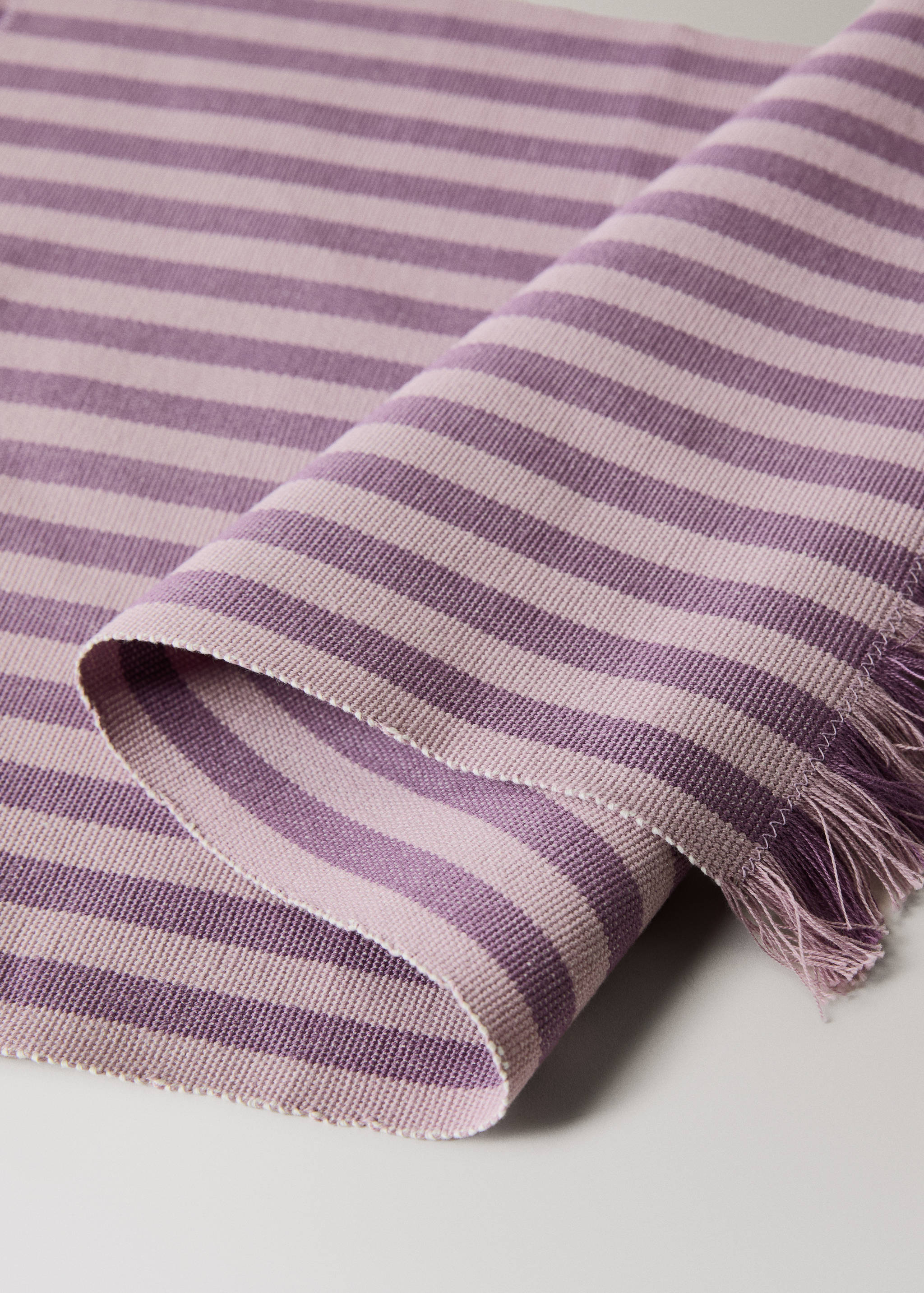 Yarn-dyed bicolour striped table mats - Details of the article 1