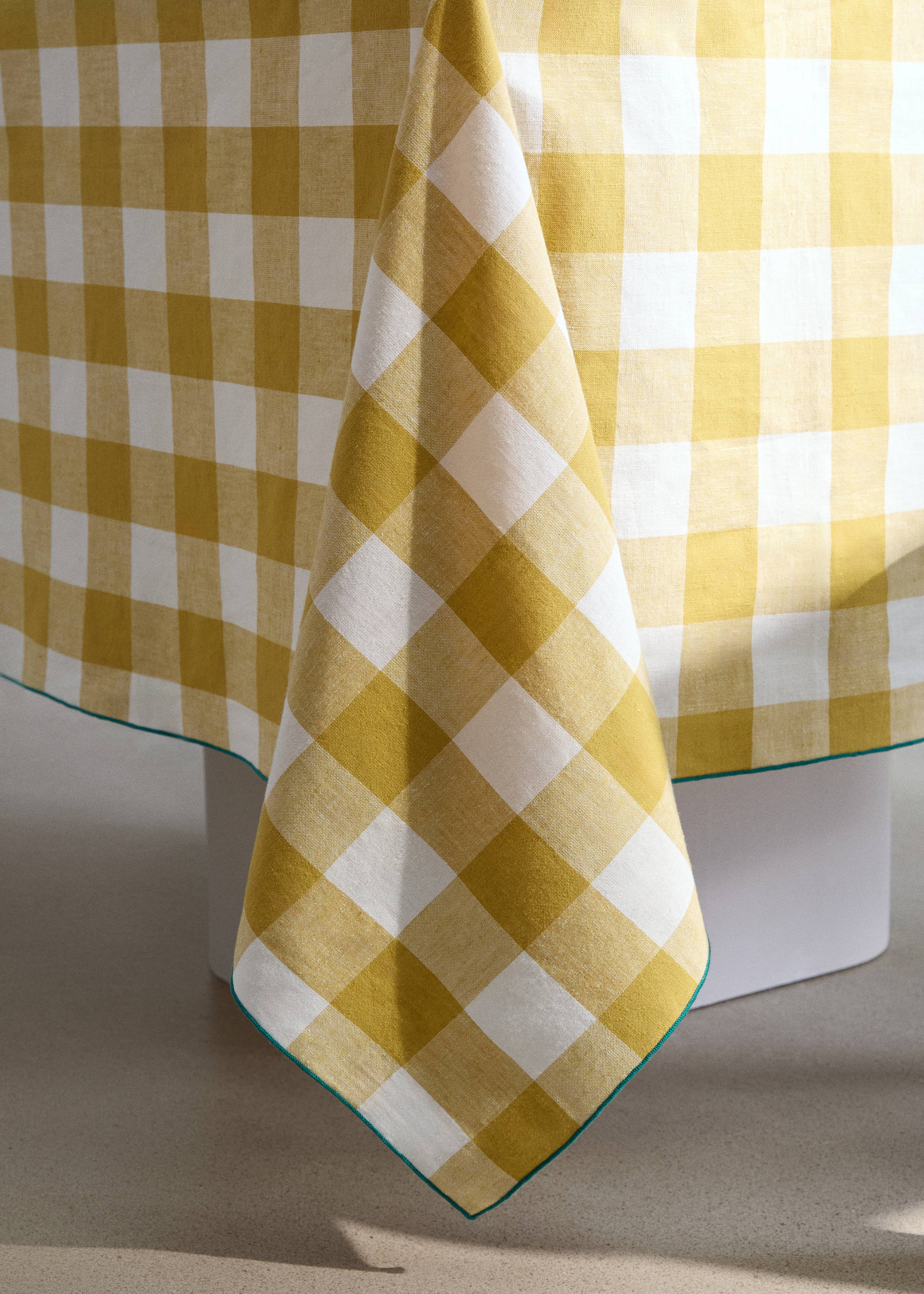 Cotton linen gingham tablecloth for 6 to 8 guests - Details of the article 8