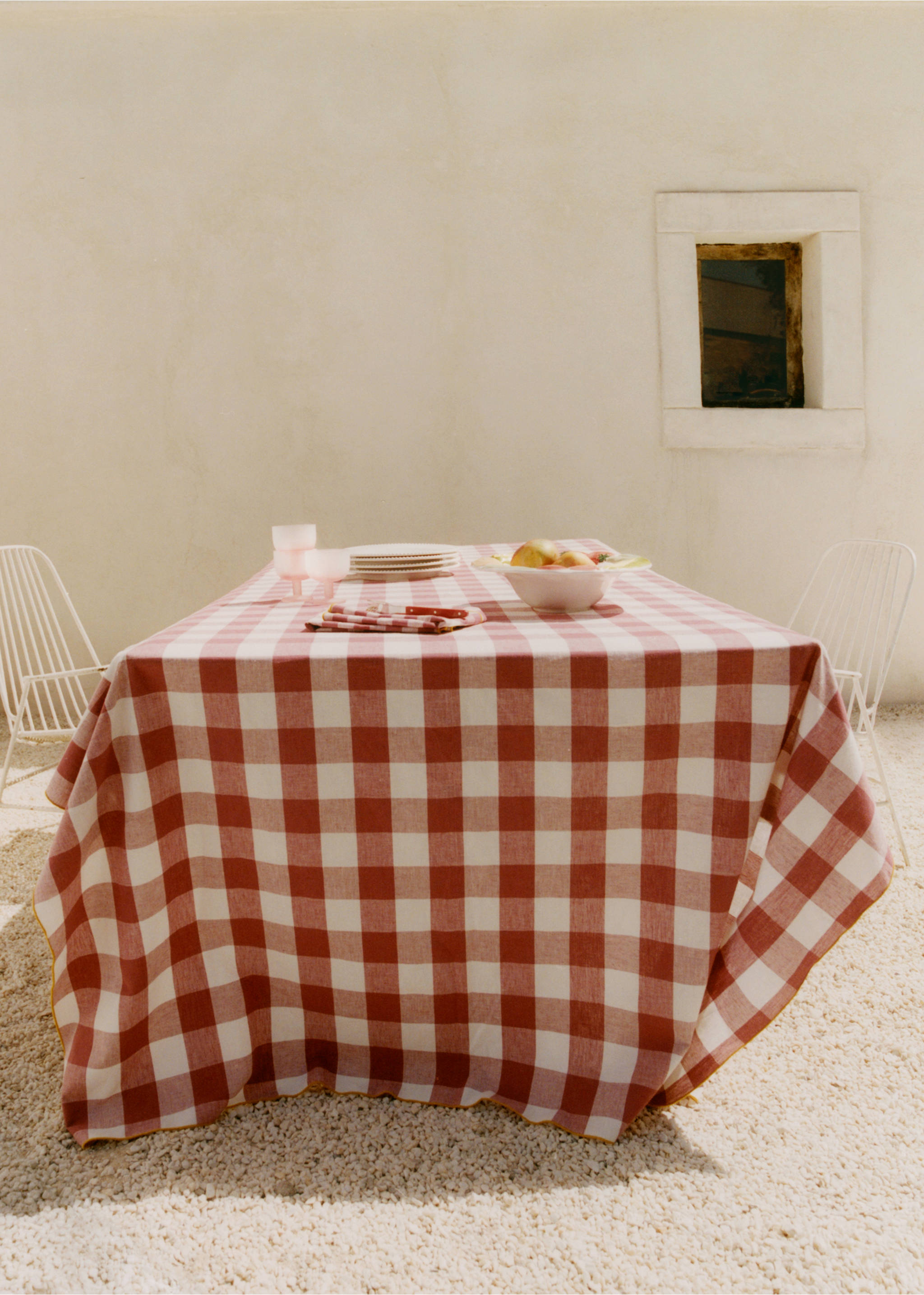 Cotton linen gingham tablecloth for 6 to 8 guests - Details of the article 5, Pink. Ref: 27013293-00.