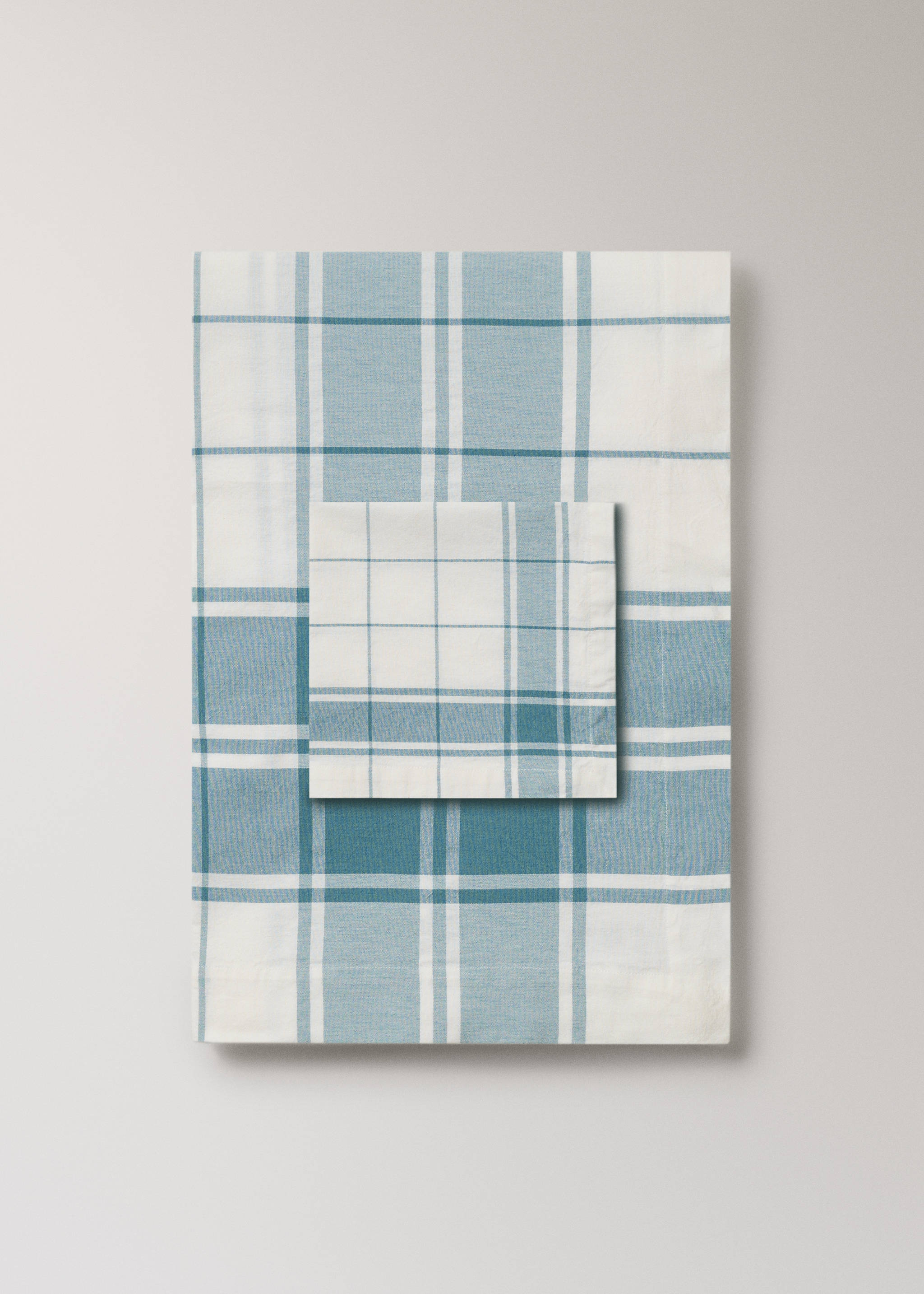 100% cotton tablecloth with contrasting stripes for 2 to 4 people - Details of the article 3