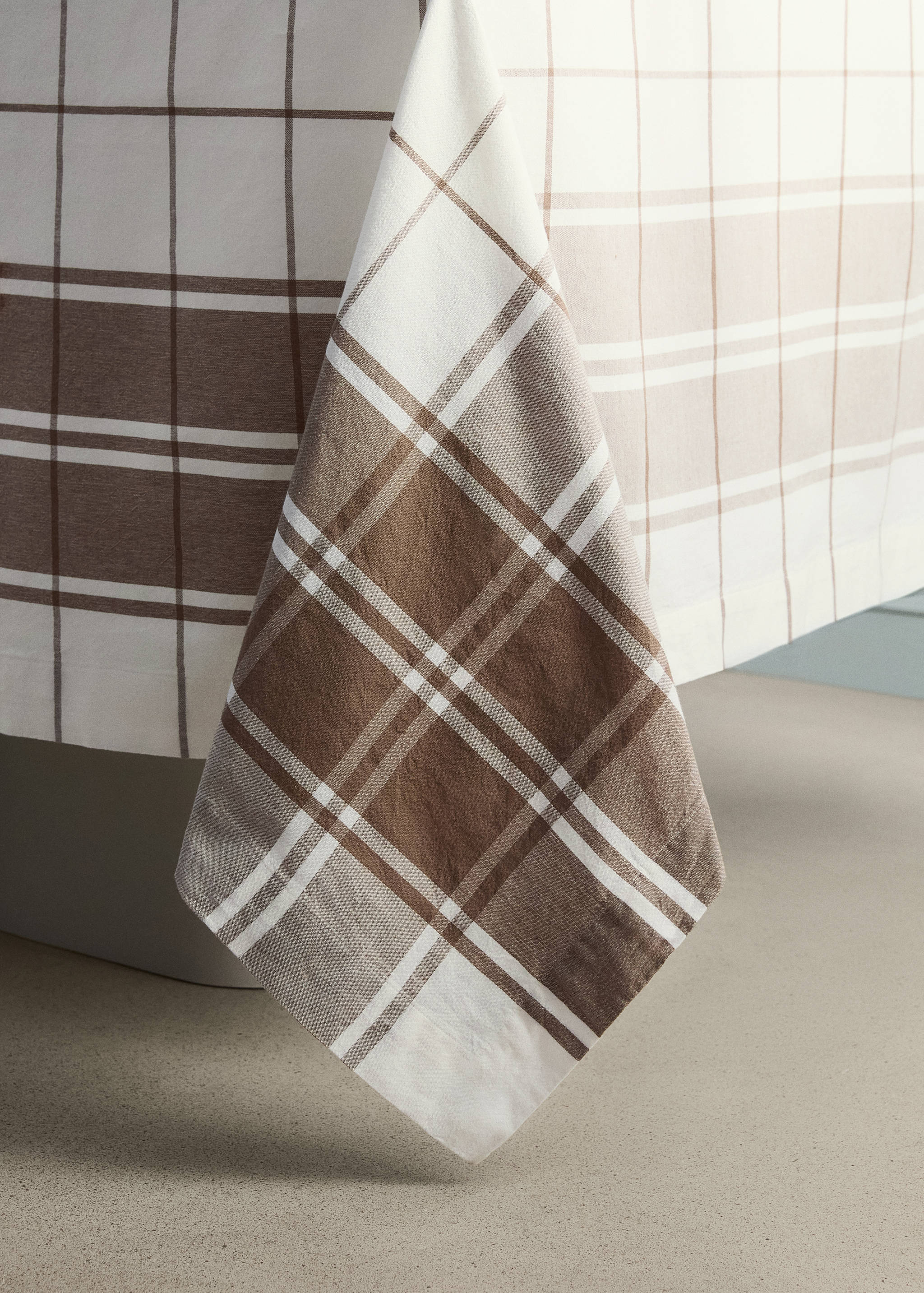 100% cotton tablecloth with contrasting stripes for 2 to 4 people - Details of the article 8