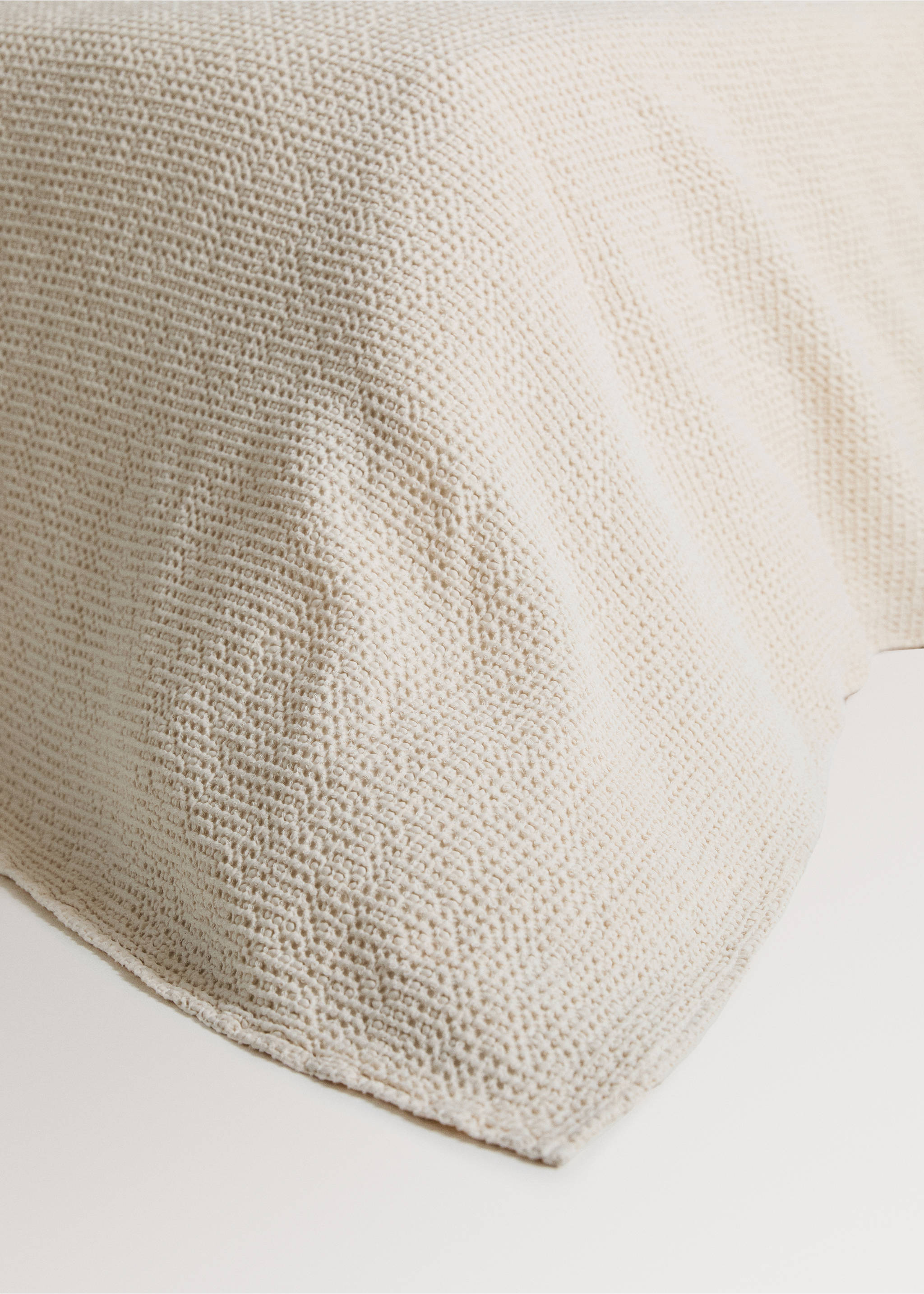 Garment-dyed waffle cotton bedspread for 130/150 cm bed - Details of the article 8, Ecru. Ref: 27013303-00.