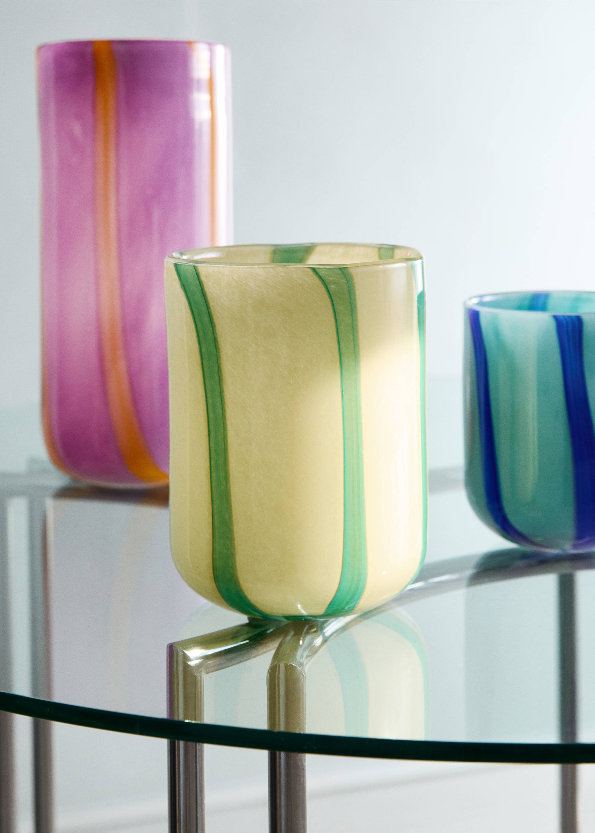 Gerro vidre línies color mitjà - Pla general, Groc pastel. Ref: 27013309-00.