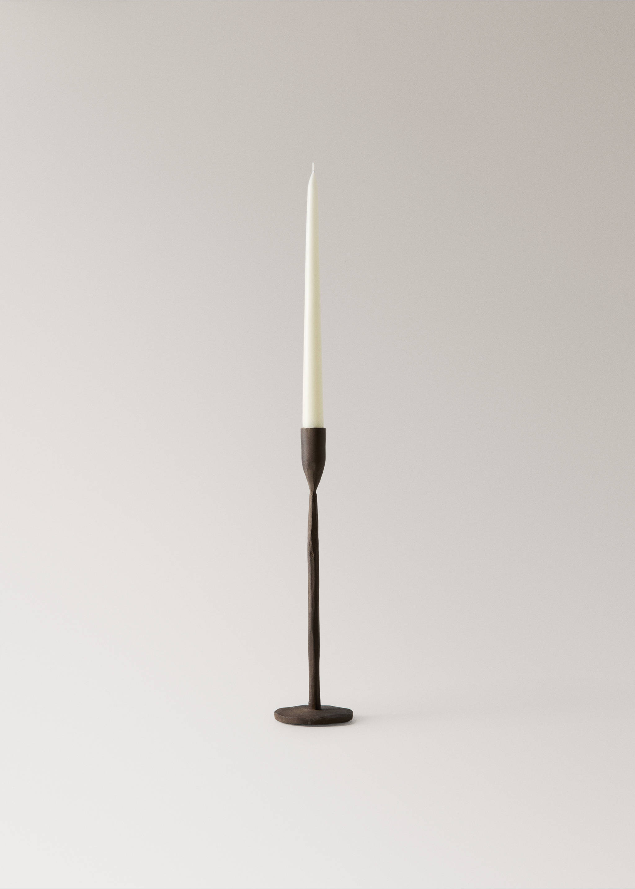 Tall iron candelabra - Details of the article 3, Chocolate. Ref: 27013315-00.