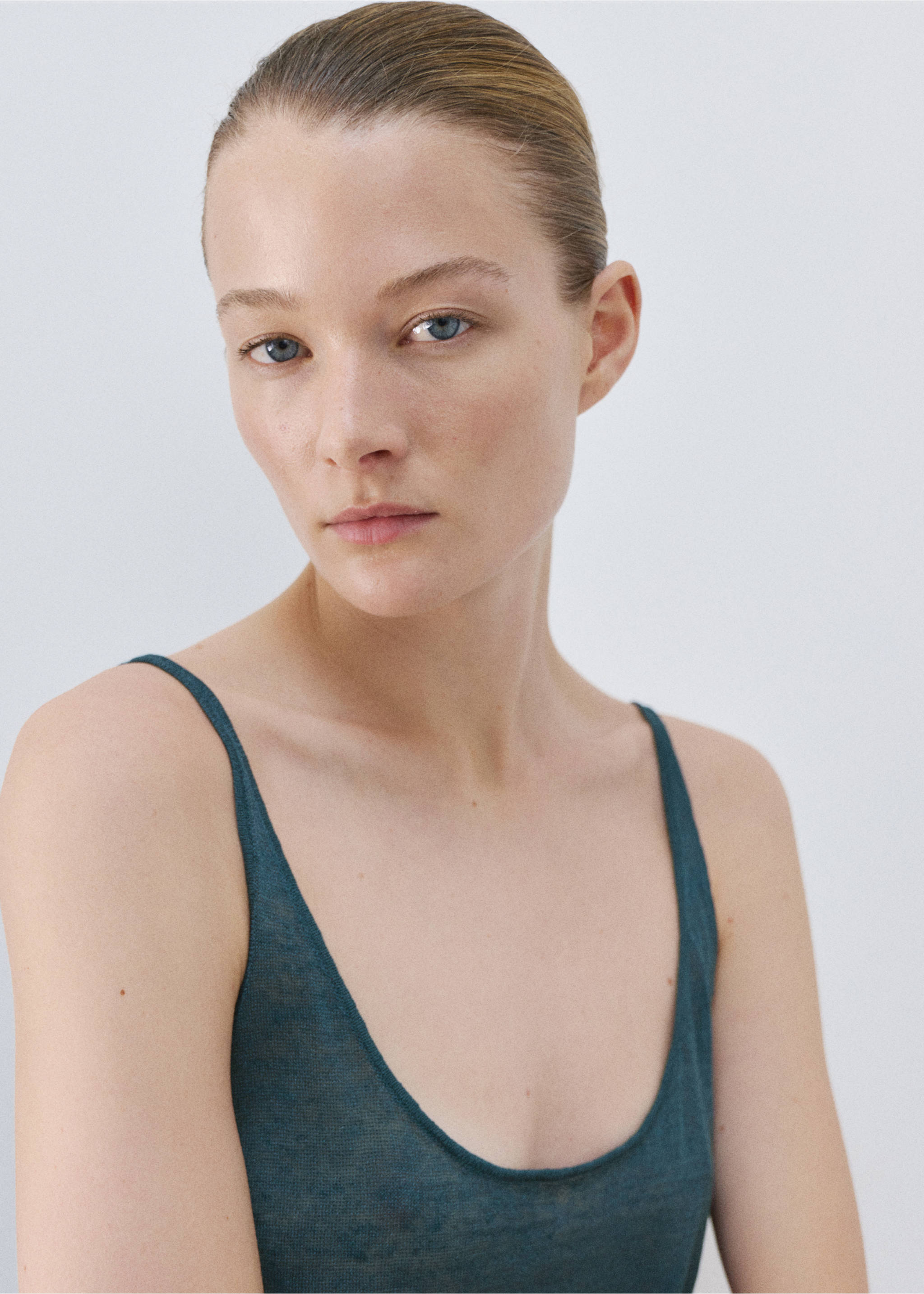 Knit linen-blend dress - Details of the article 1, Night Blue. Ref: 27013317-00.