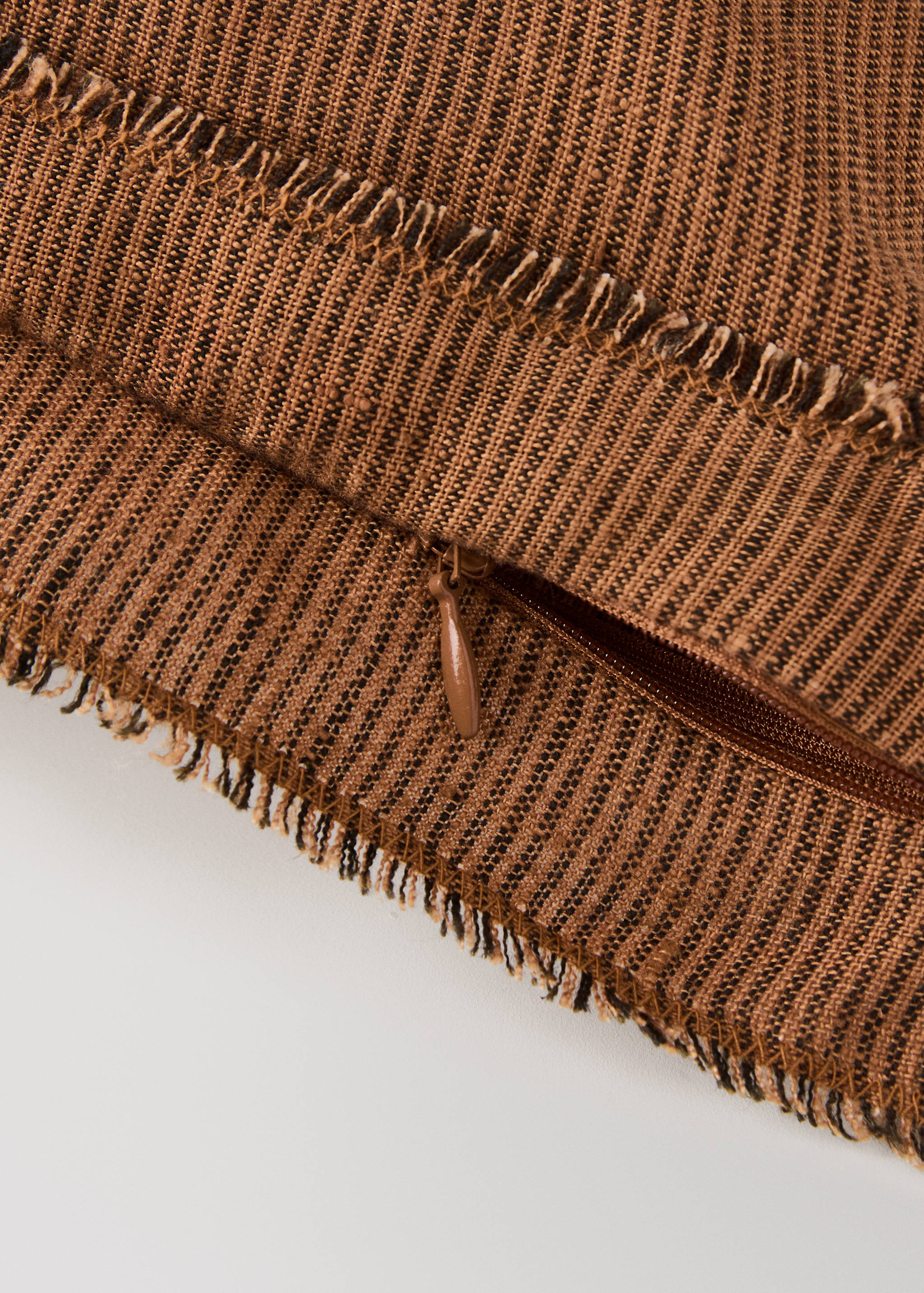 Linen cushion cover with topstitch finish 30x50 cm - Details of the article 2