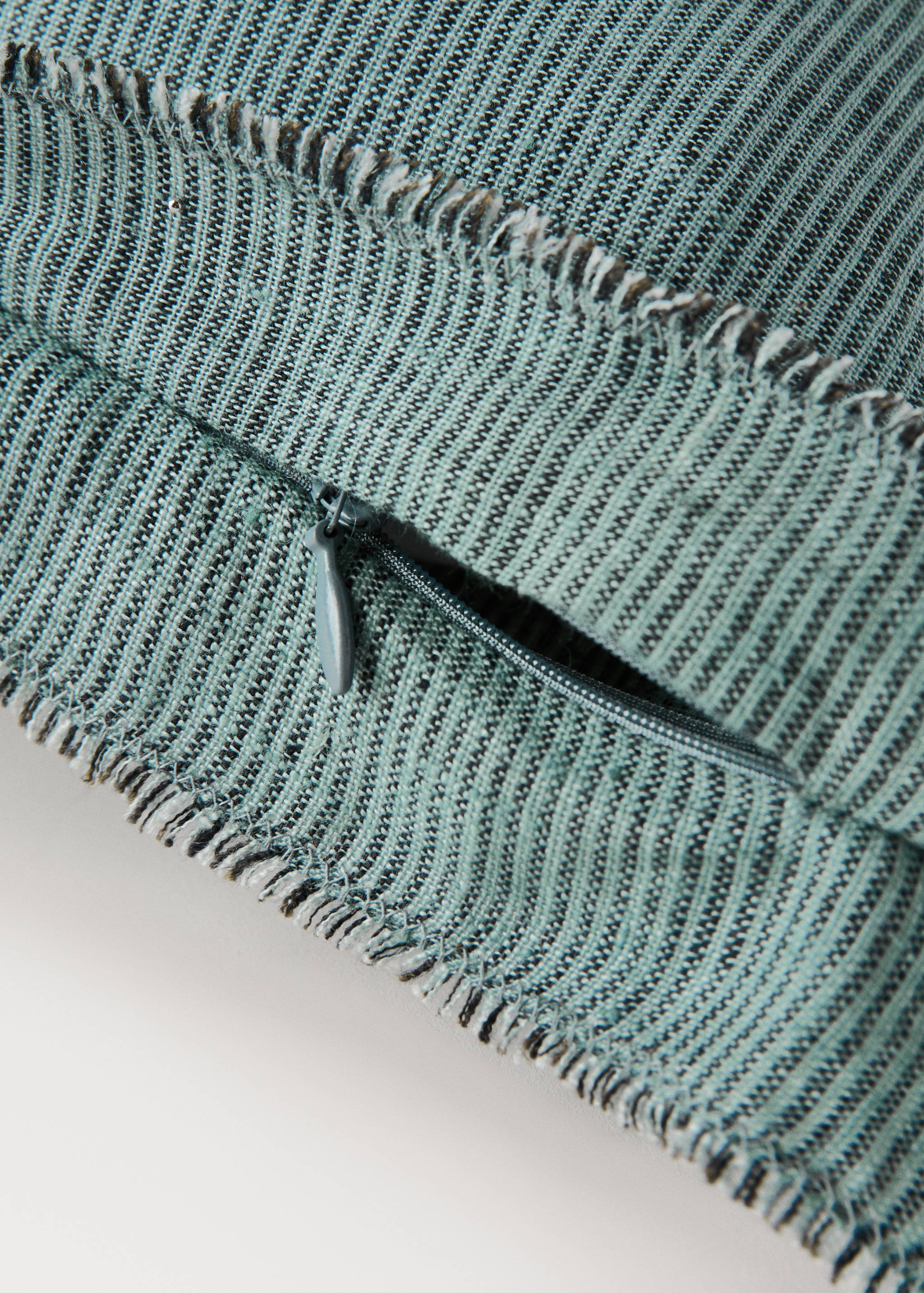 Linen cushion cover with topstitch finish 30x50 cm - Details of the article 2