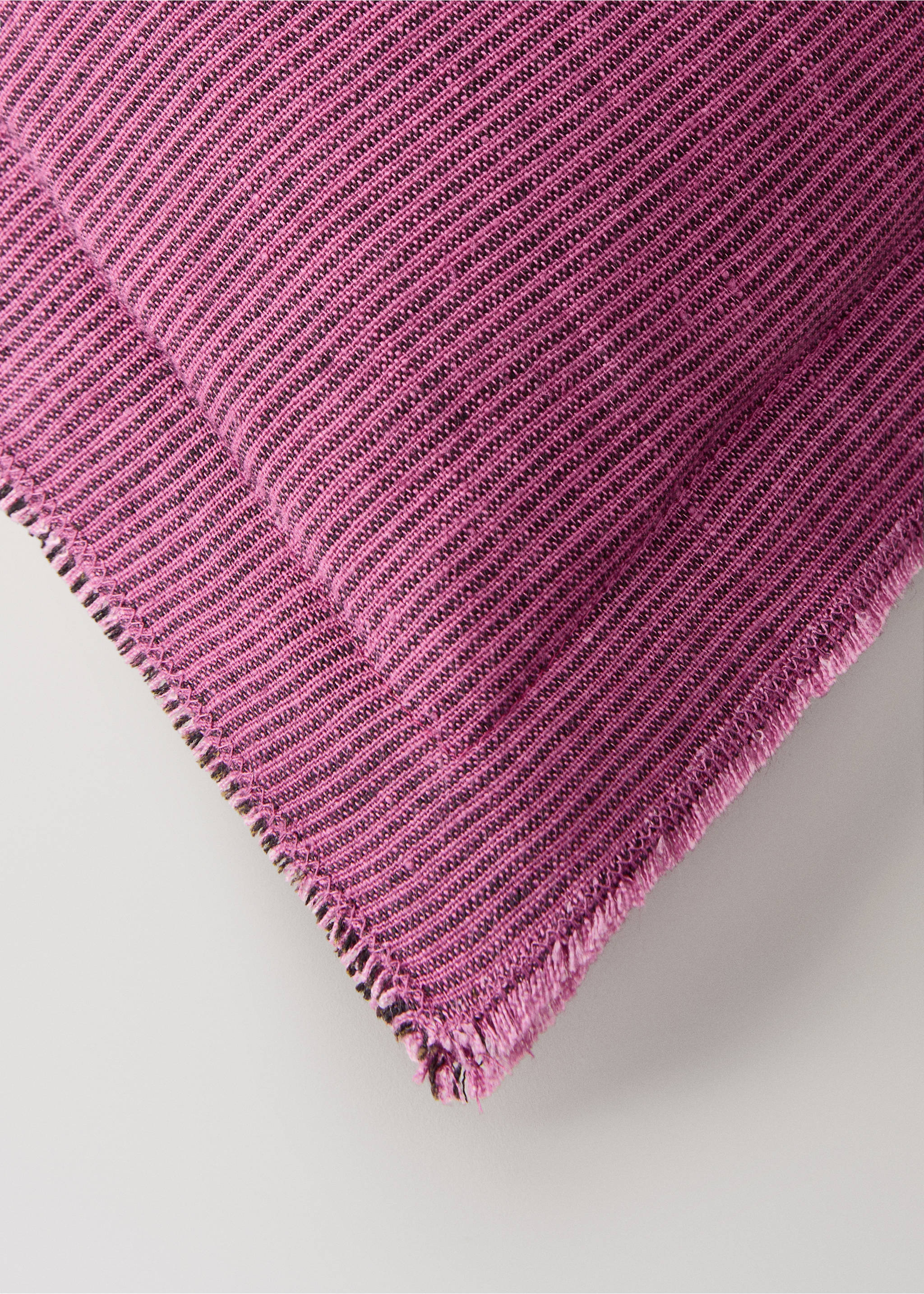 Linen cushion cover with topstitch finish 30x50 cm - Details of the article 1, Pink. Ref: 27013318-00.