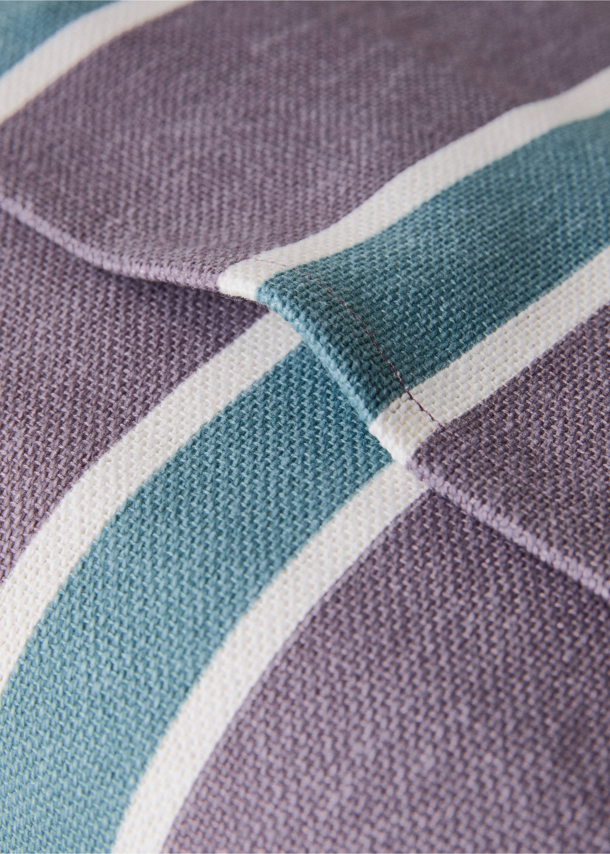 Cotton cushion cover with printed stripes 45x45 cm - Details of the article 2, Blackberry. Ref: 27013321-00.