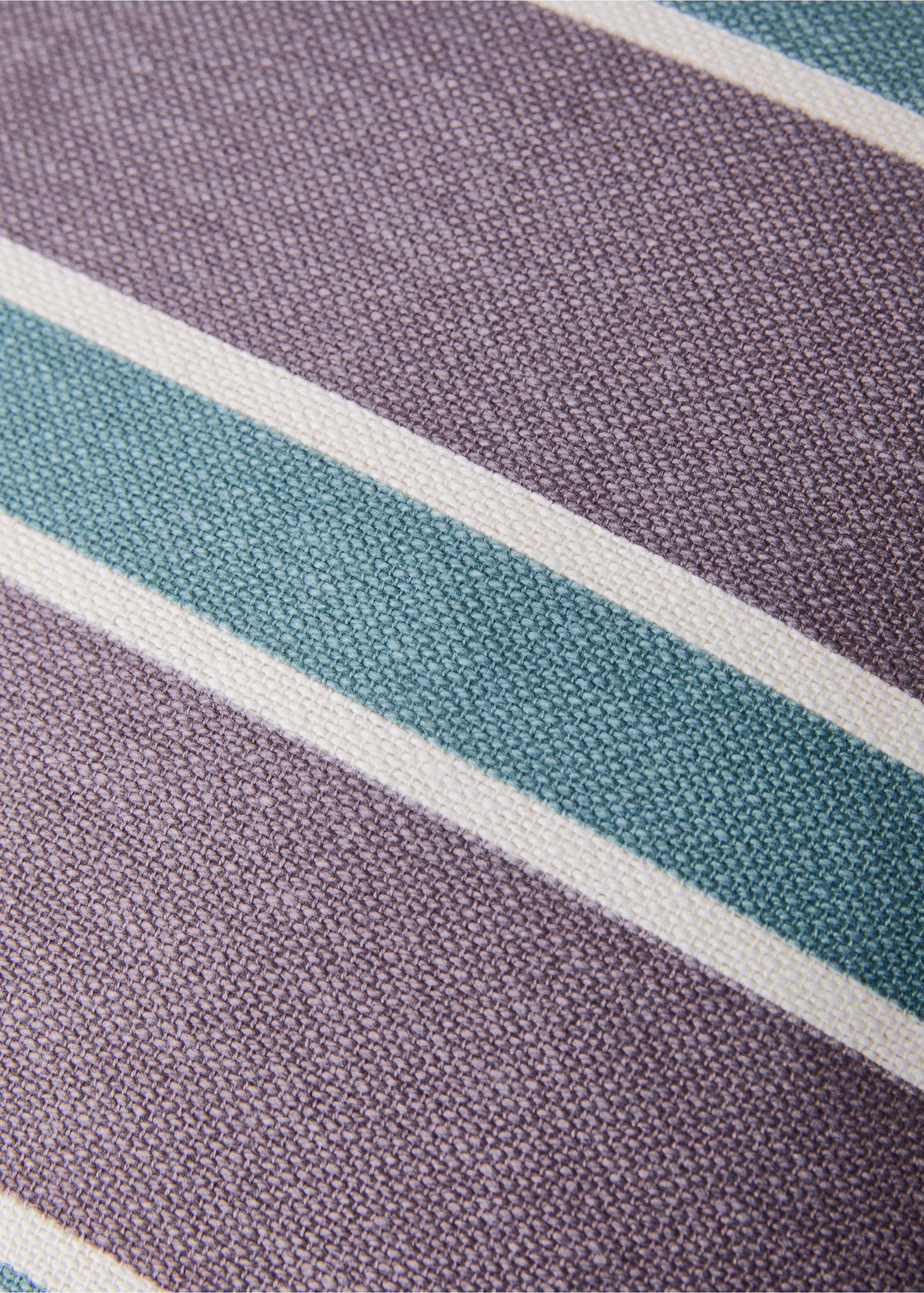 Cotton cushion cover with printed stripes 45x45 cm - Details of the article 3, Blackberry. Ref: 27013321-00.