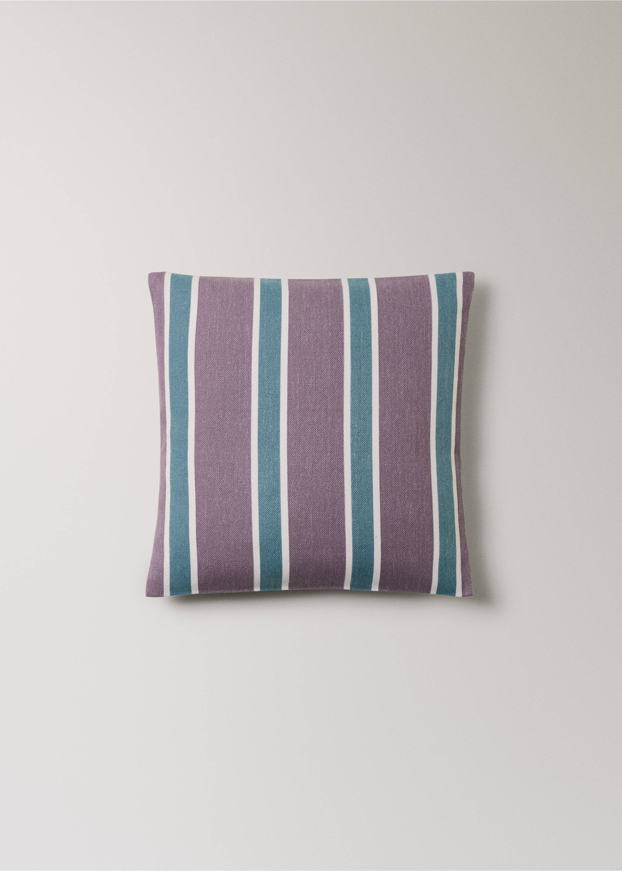 Housse de coussin en coton imprimé à rayures 45x45 cm - Article sans modèle, Mûre. Ref: 27013321-00.