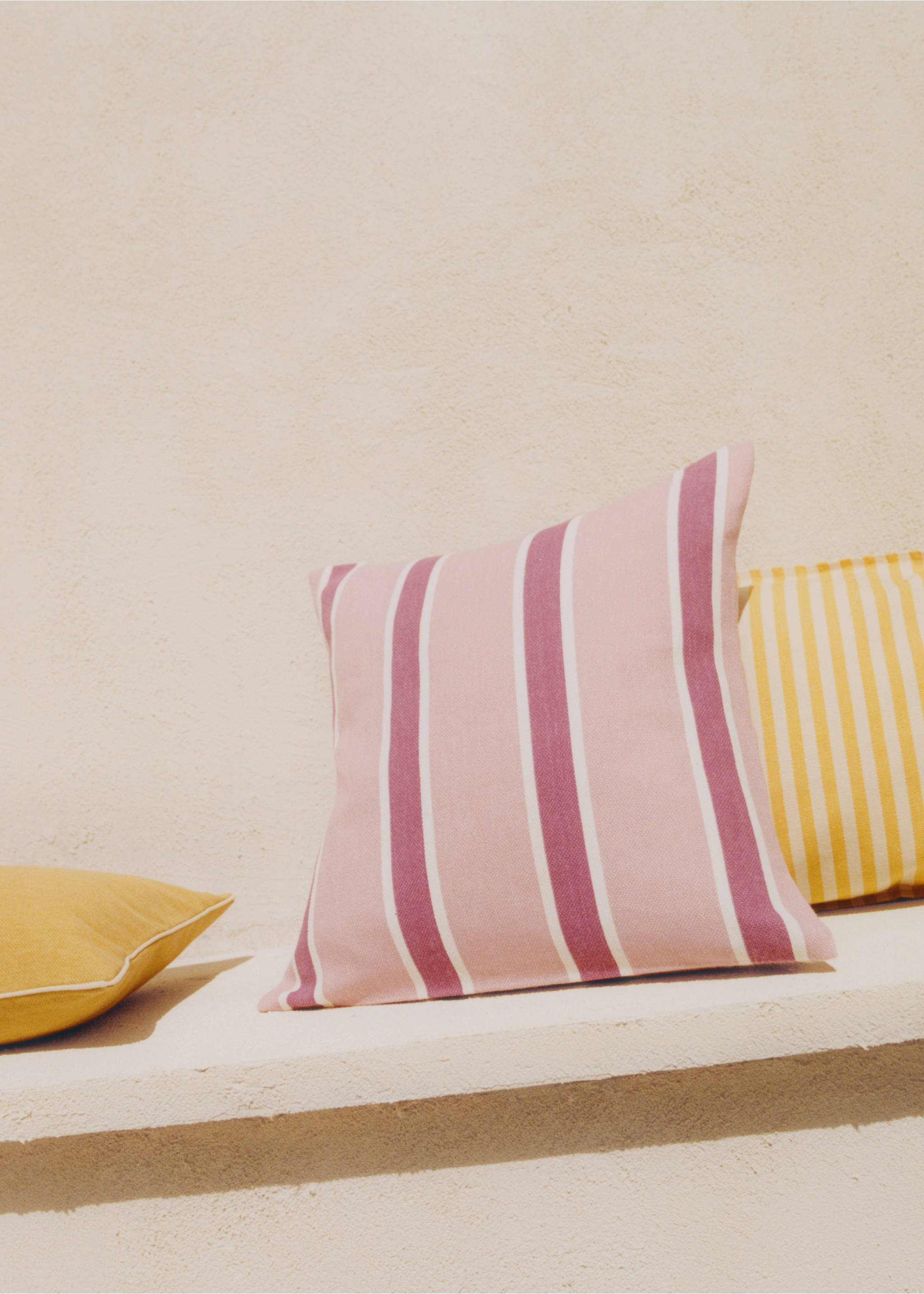 Cotton cushion cover with printed stripes 45x45 cm - Details of the article 5, Pastel Pink. Ref: 27013321-00.
