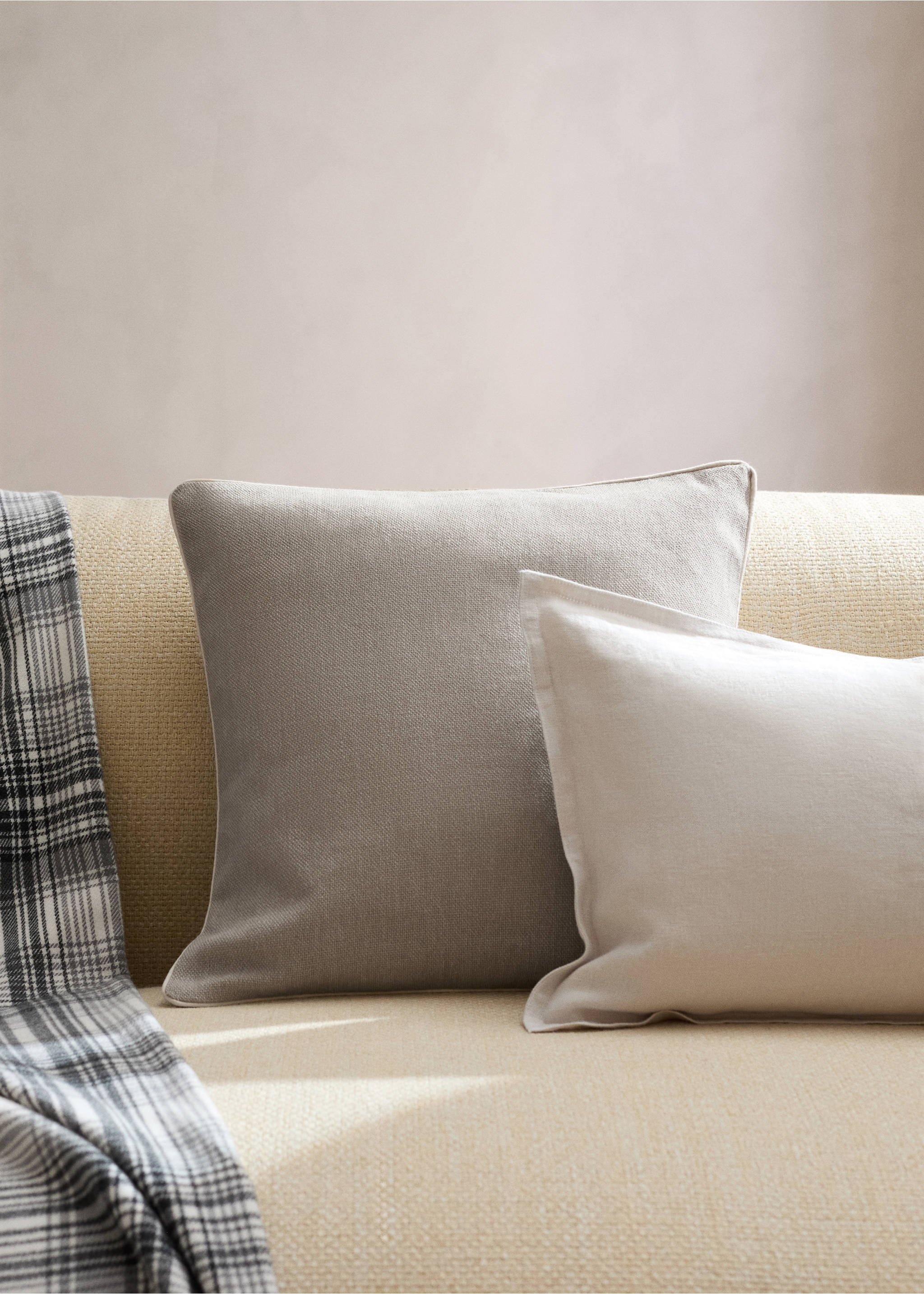 Strukturirana pamučna navlaka za jastučić 45 x 45 cm - Opći prikaz, Boja pijeska. Ref: 27013323-00.