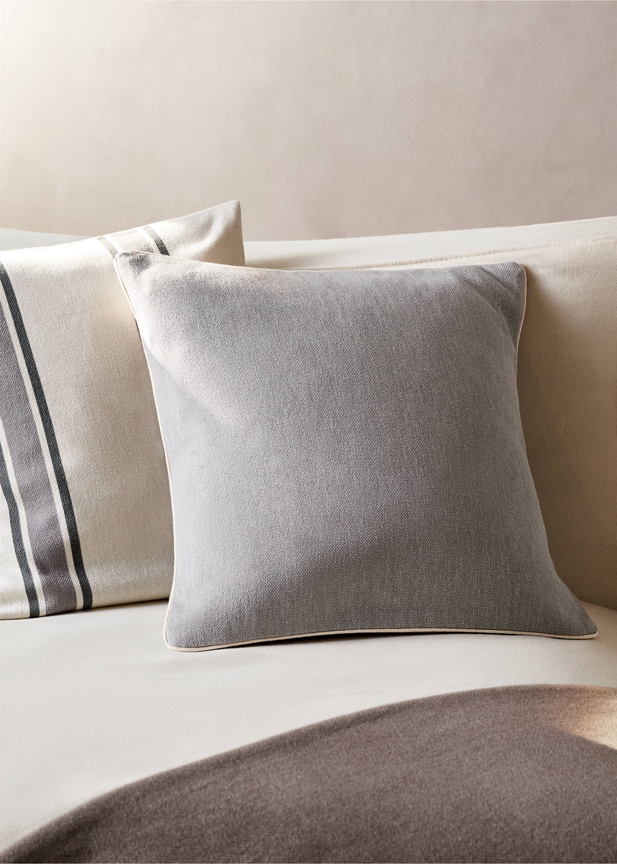 Cotton cushion cover with structure 45x45cm - General plane, Grey. Ref: 27013323-00.