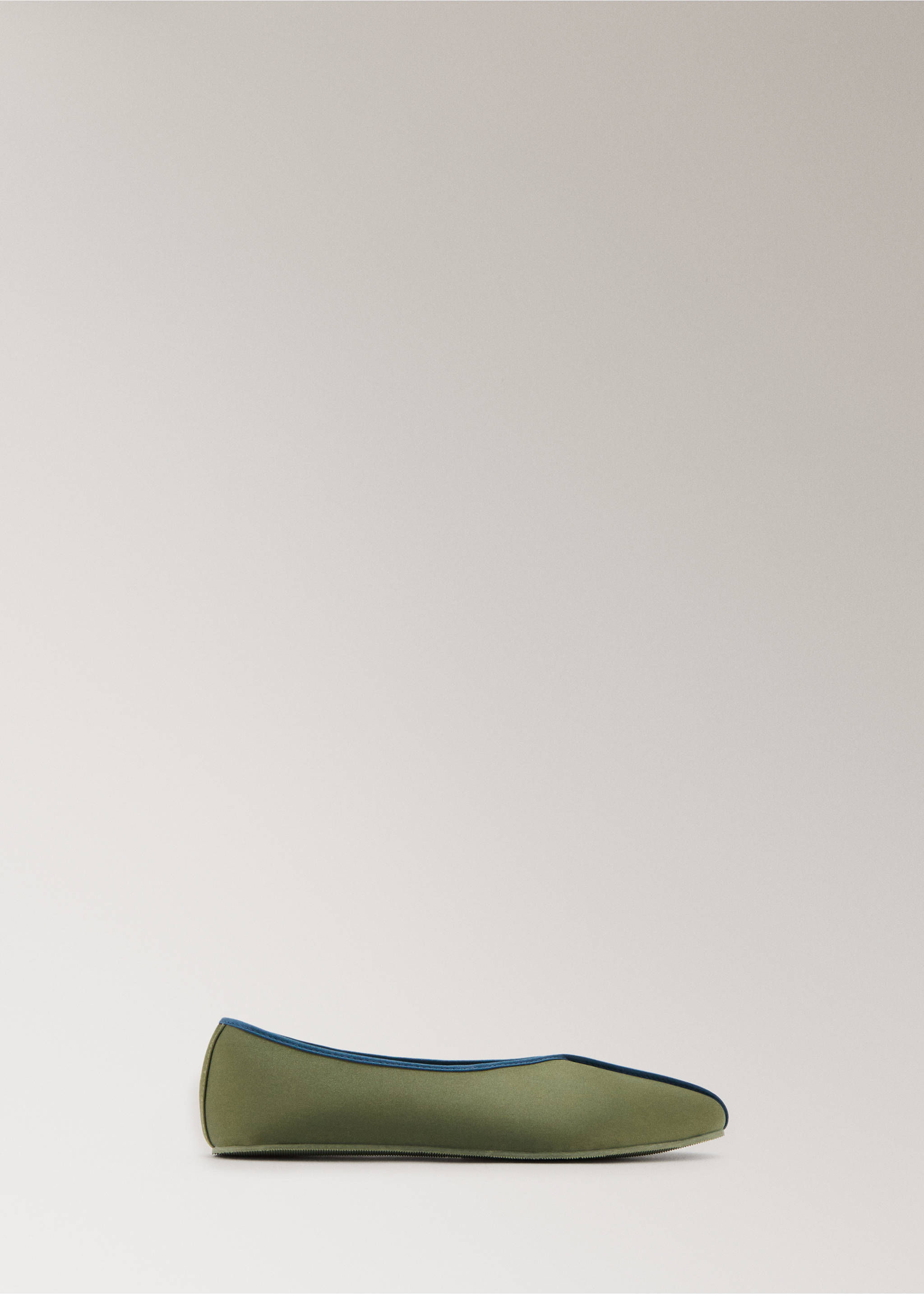 Bailarinas satinadas piping contratono - Artículo sin modelo, Oliva. Ref: 27013325-00.