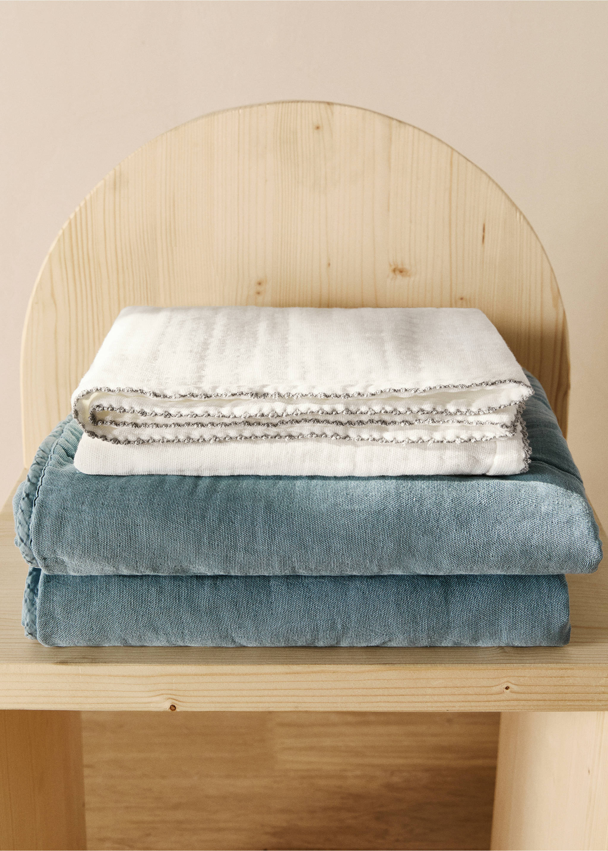 Children's blanket with contrasting finish - General plane, White. Ref: 27013337-00.