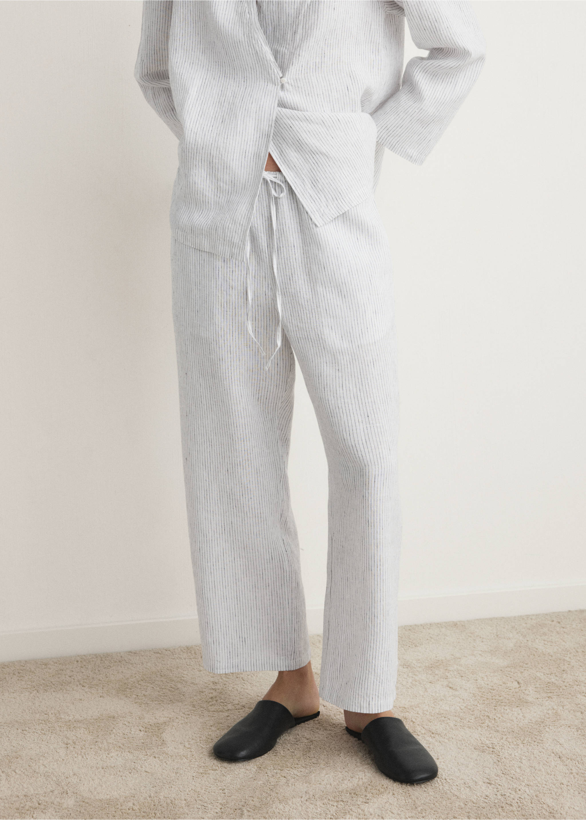 กางเกงนอนผ้าลินินลายริ้ว - เครื่องบินขนาดกลาง, สีขาว. Ref: 27013338-00.