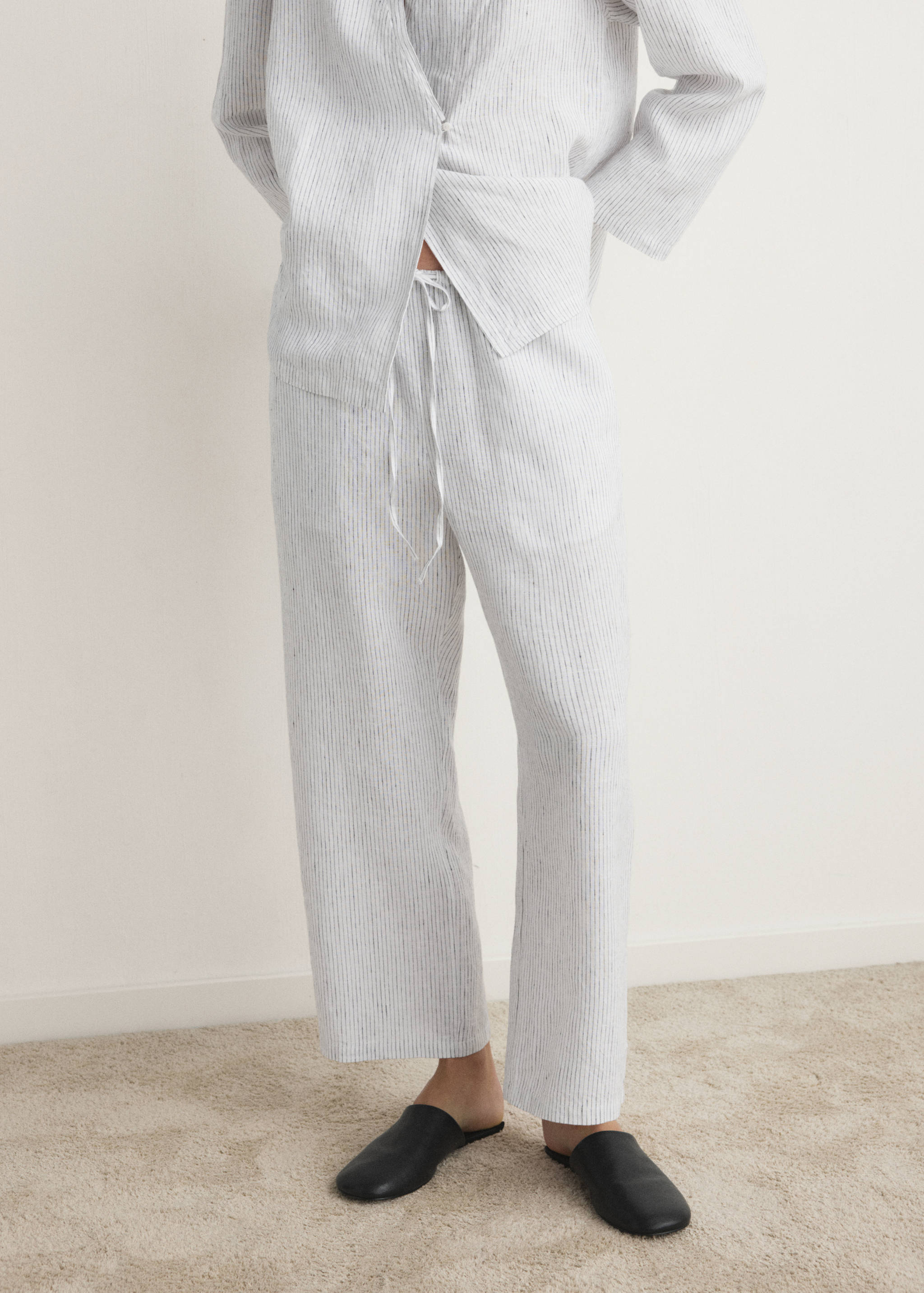 Pantalón pijama lino rayas - Plano medio