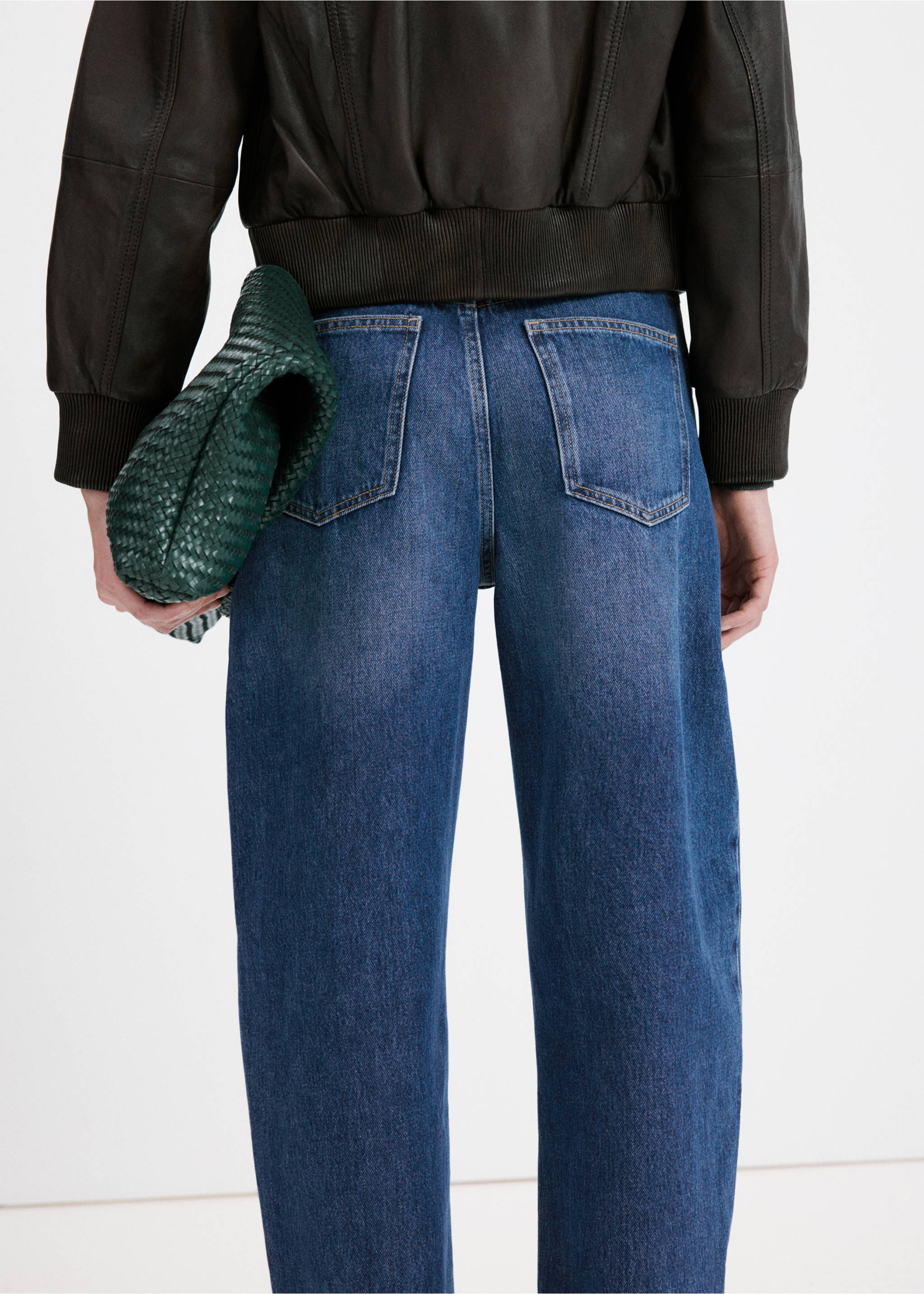 High-waisted barrel jeans - Details of the article 6, Dark Blue. Ref: 27013339-00.