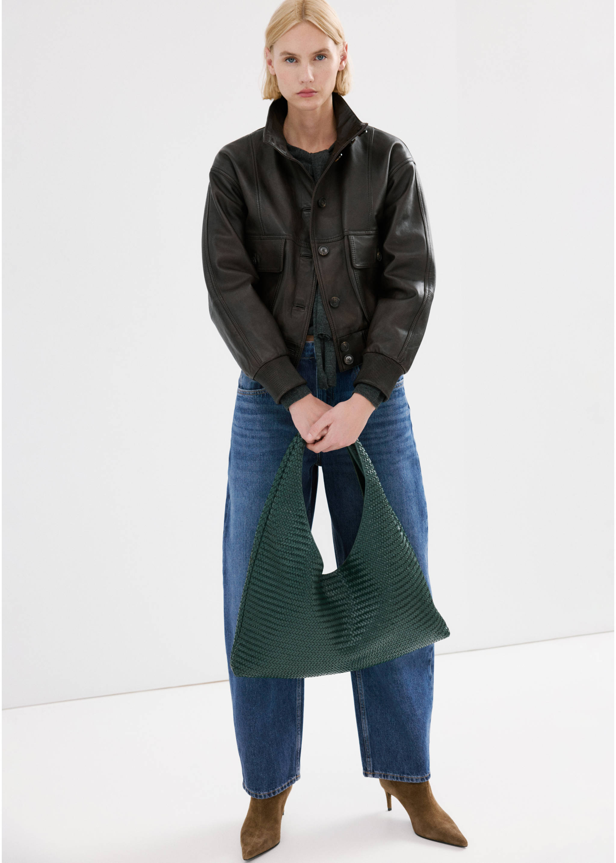 High-waisted barrel jeans - Details of the article 2, Dark Blue. Ref: 27013339-00.