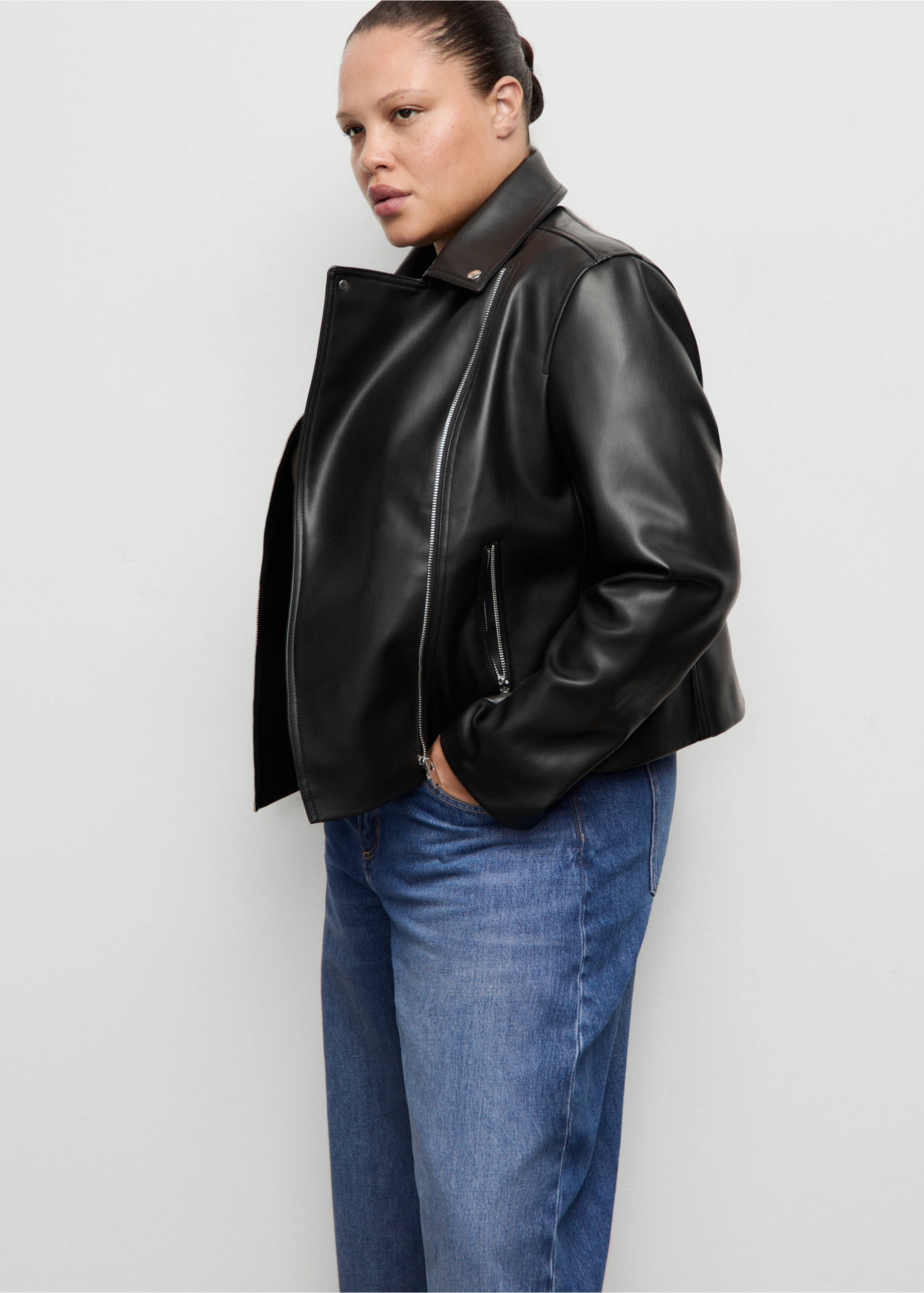 High-waisted barrel jeans - Details of the article 5, Dark Blue. Ref: 27013339-00.