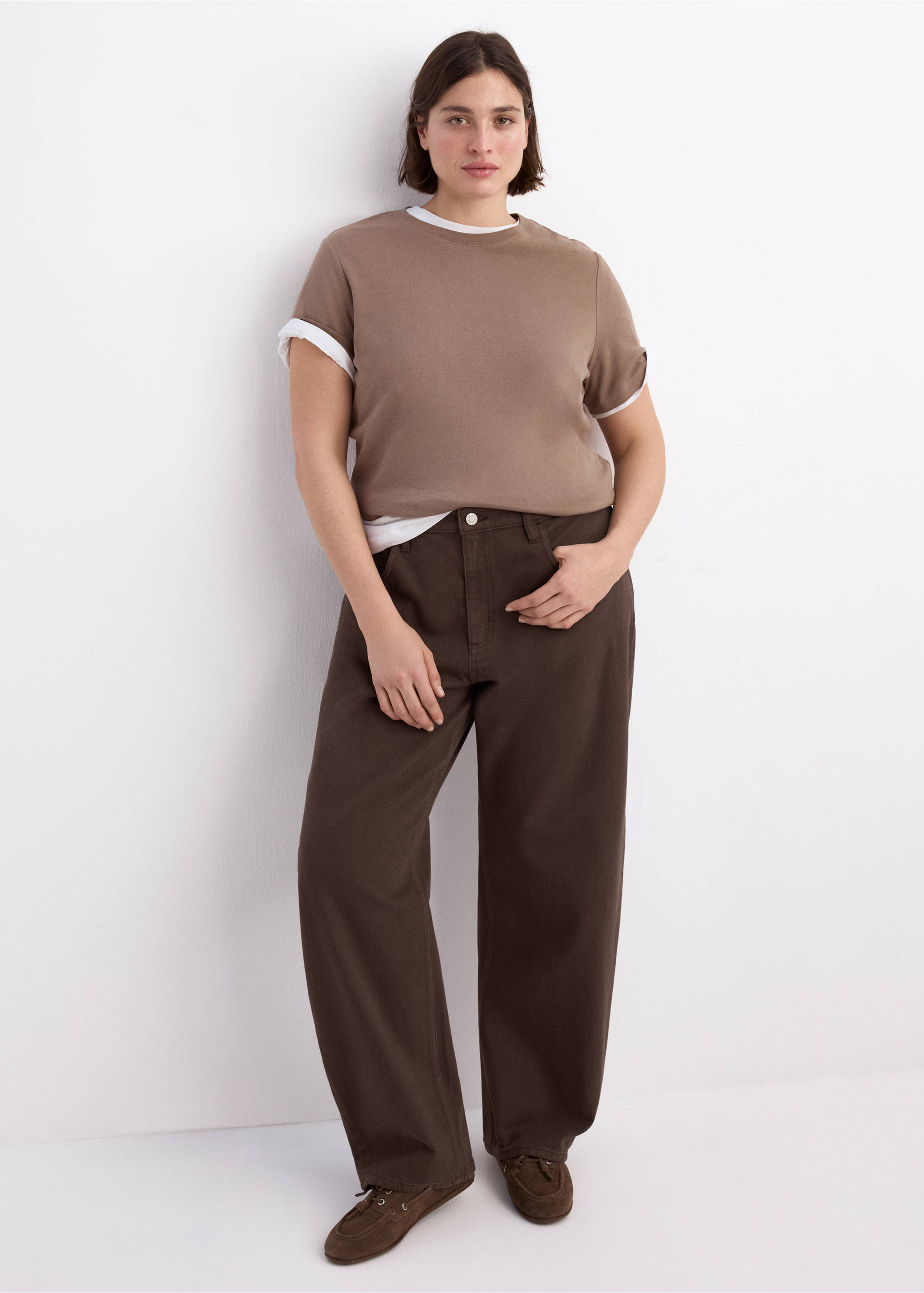 High-waisted barrel jeans - Details of the article 3, Chocolate. Ref: 27013340-00.