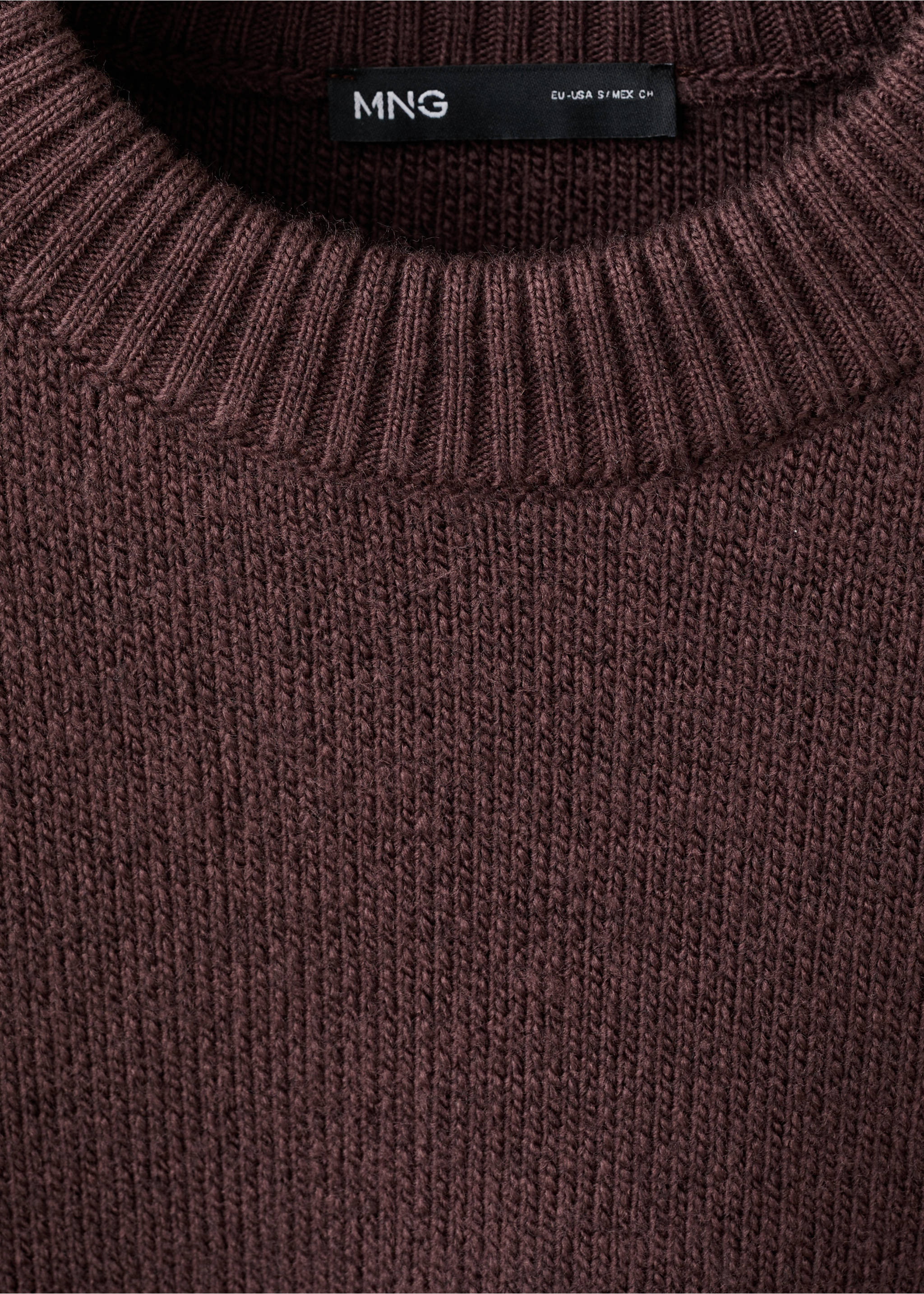 Round-neck knitted sweater - Details of the article 8, Wine. Ref: 27013343-00.