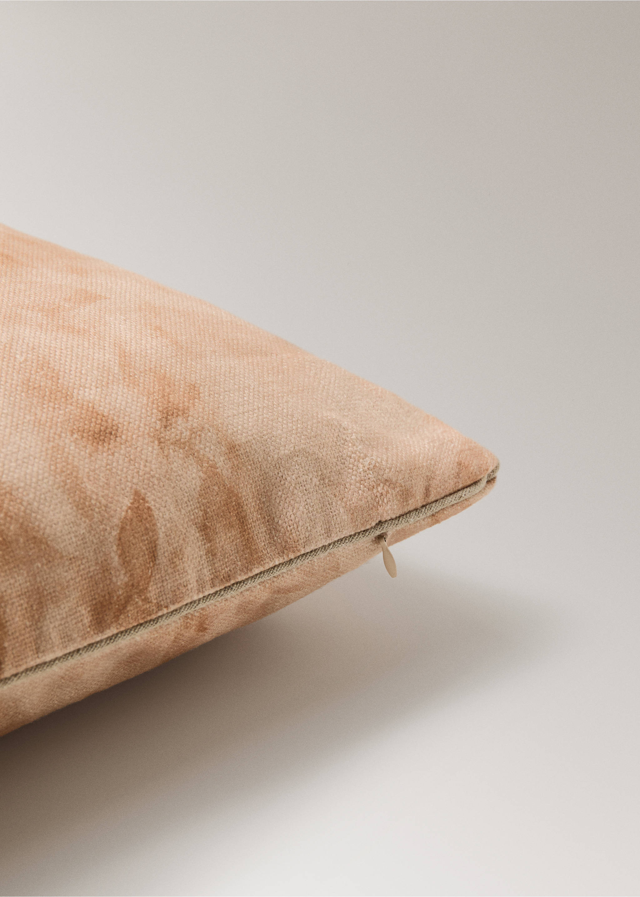 Capa de almofada decorativa de linho com estampado floral 40x60 cm - Pormenor do artigo 2, Alperce. Ref: 27013347-00.