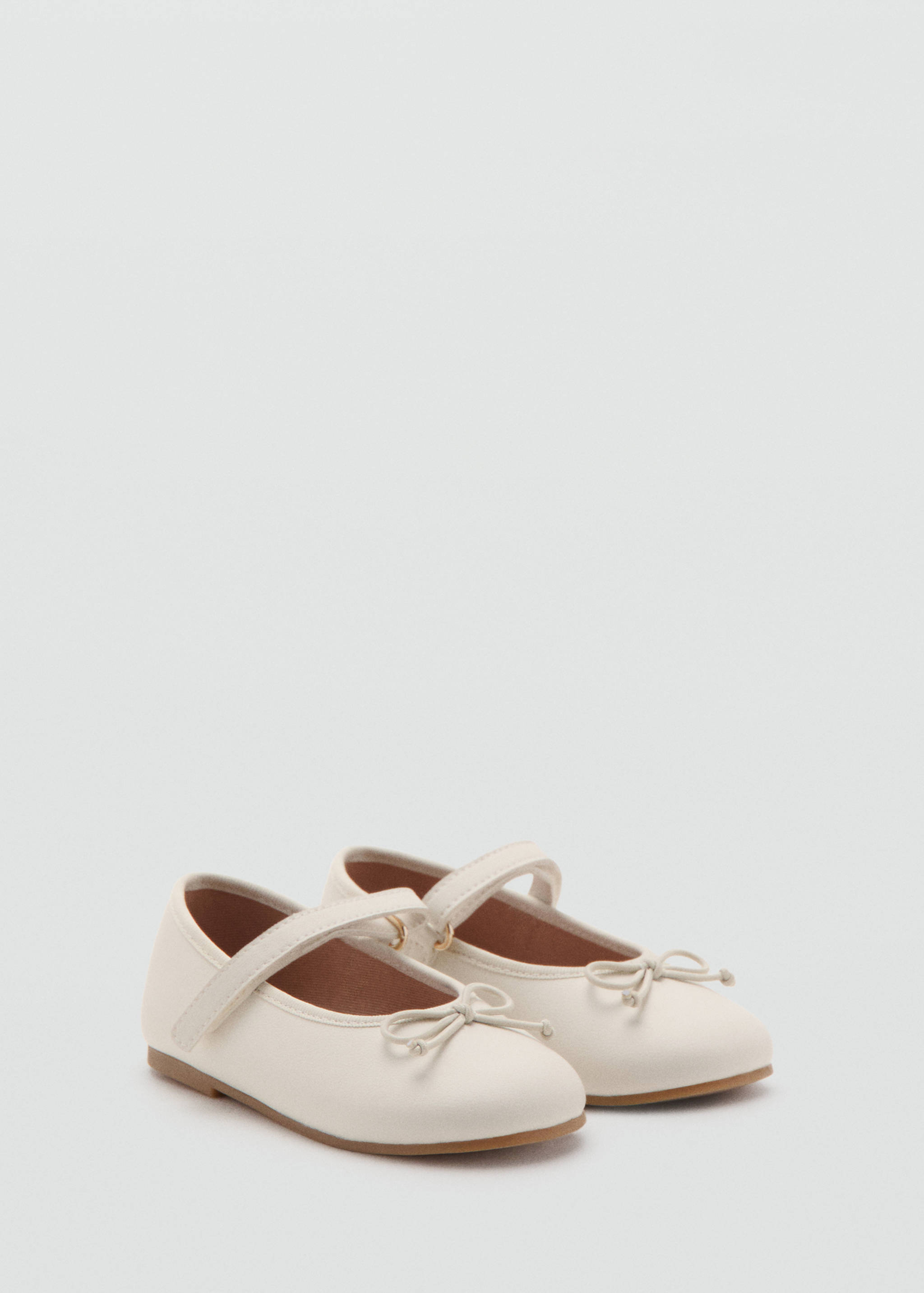 Bailarina tira detalle lazo - Plano medio