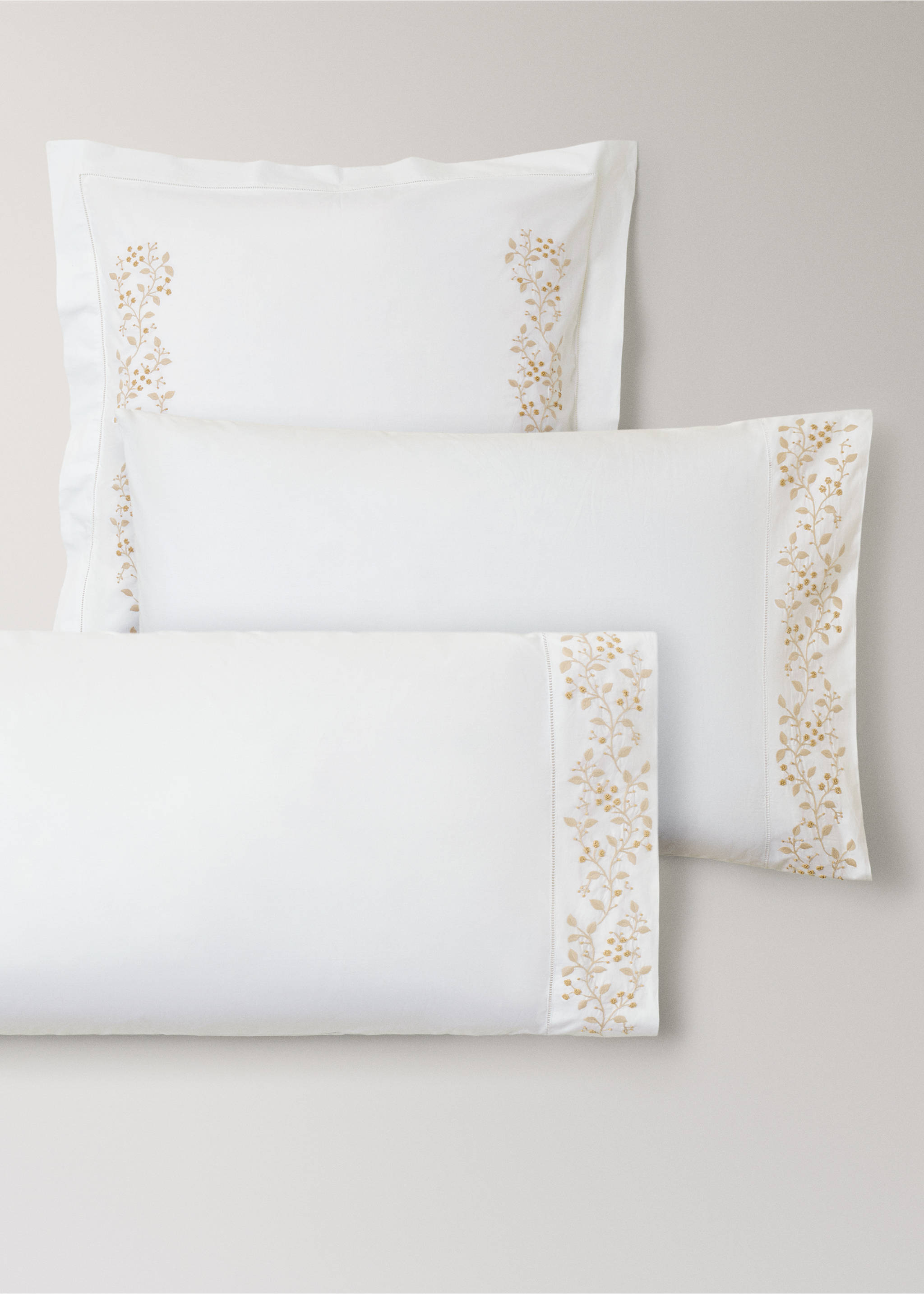 Deux taies d'oreiller percale de coton broderie fleur 60x60 cm - Détail de l'article 4, Orange pastel. Ref: 27013722-00.