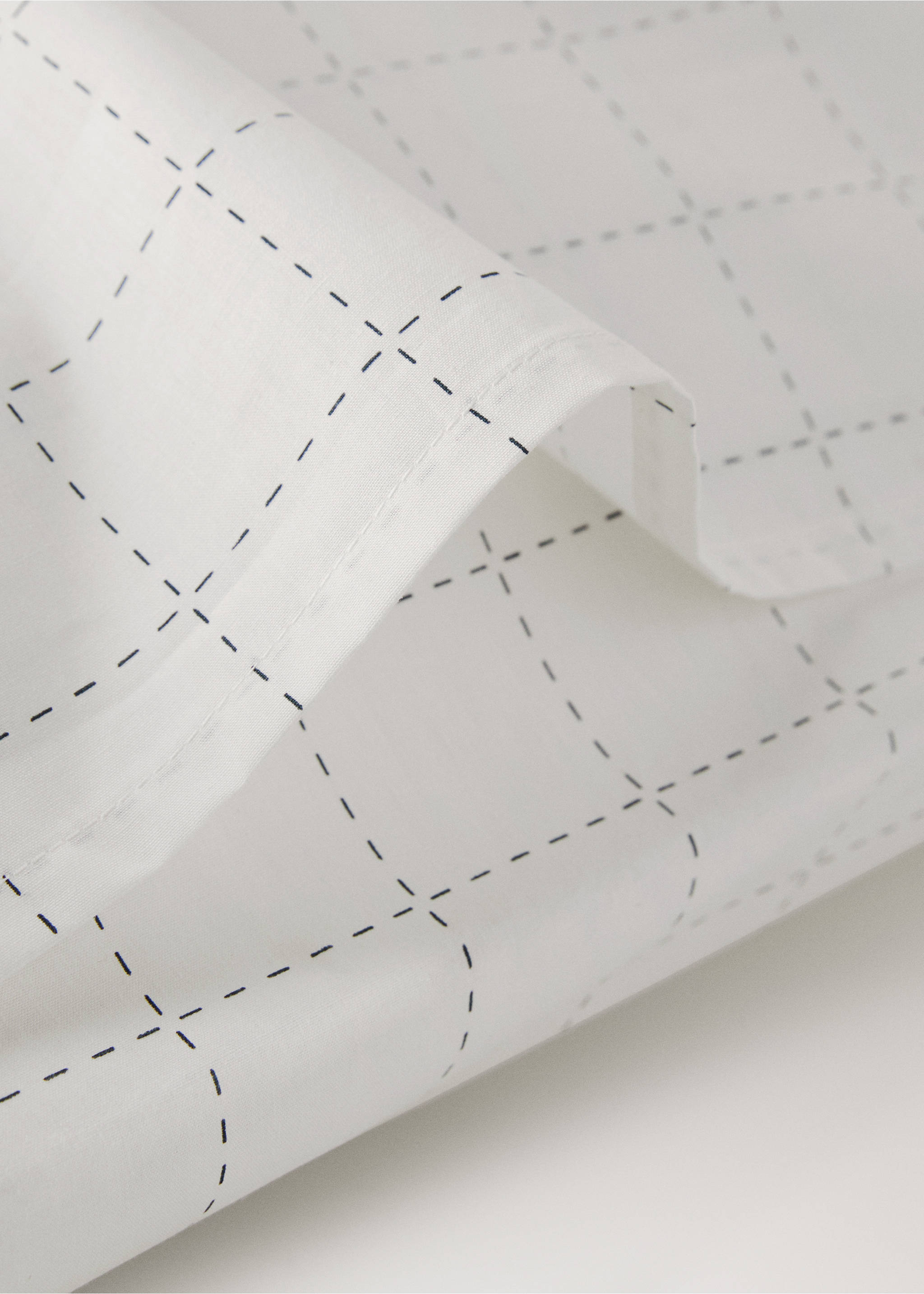 Two percale cotton pillowcases with quilted checks 50x75 cm - Details of the article 2, Off White. Ref: 27013727-00.