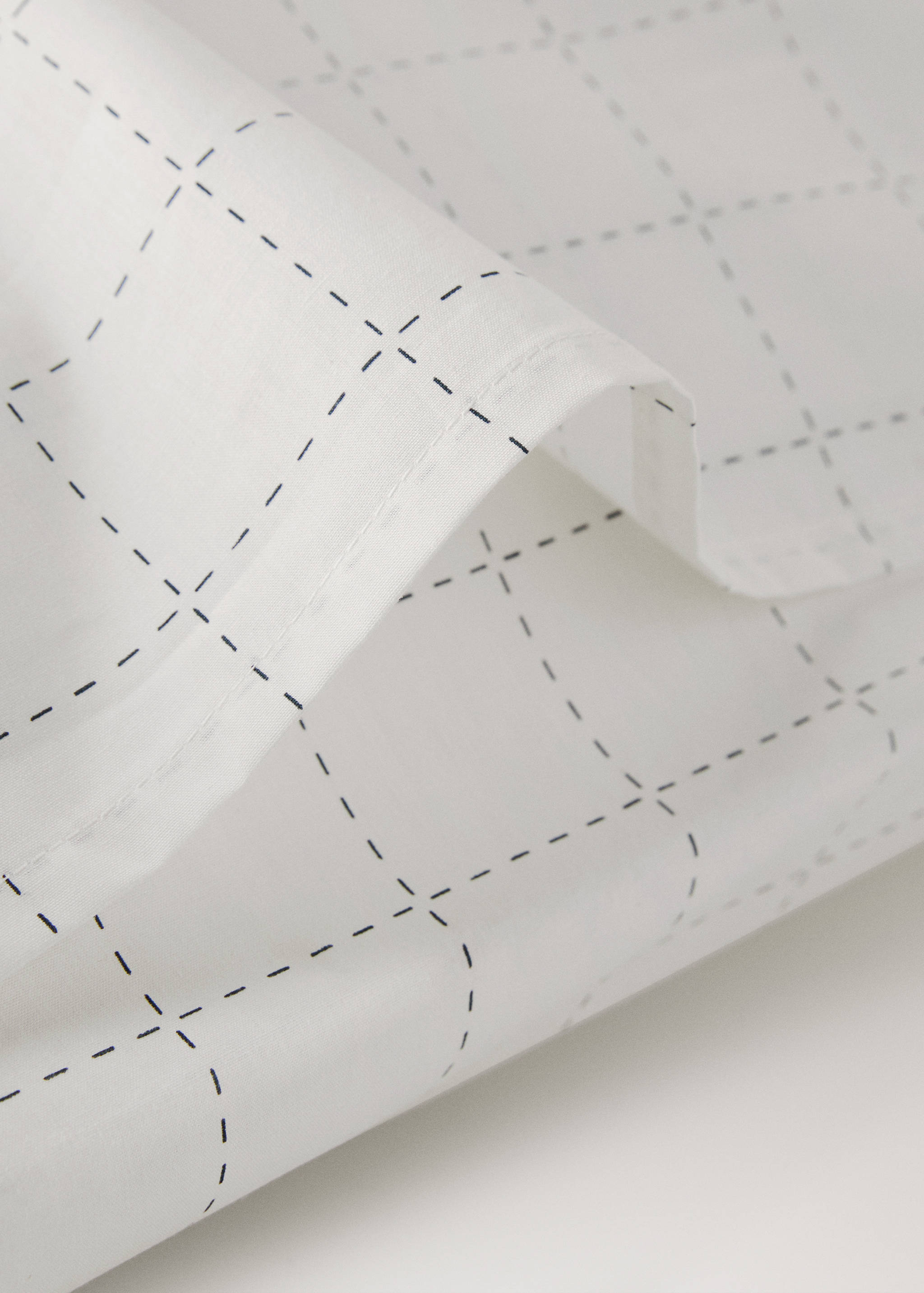 Two quilted percale cotton check pillowcases 60x60 cm - Details of the article 2