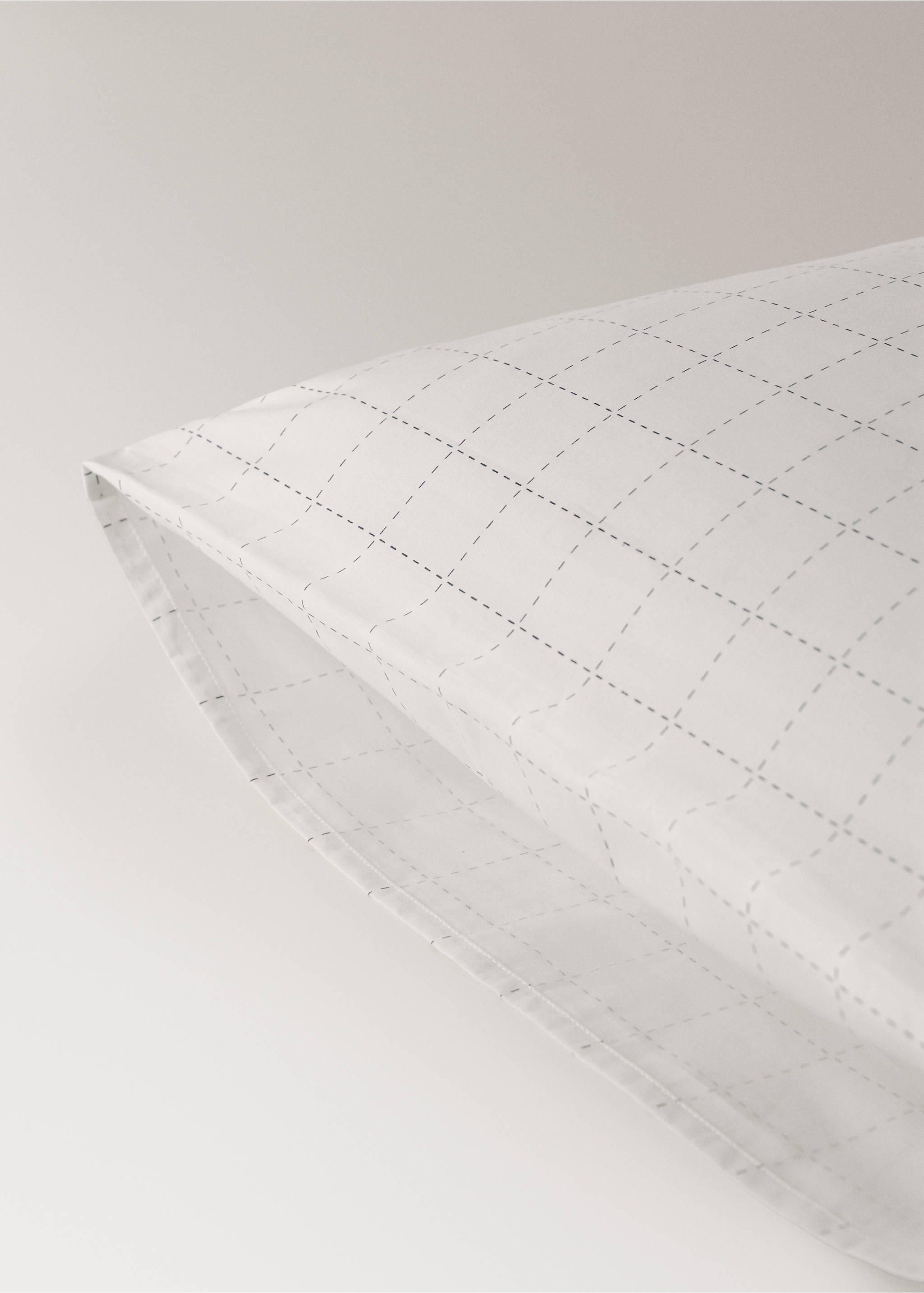 Two quilted percale cotton check pillowcases 60x60 cm - Details of the article 3, Off White. Ref: 27013728-00.