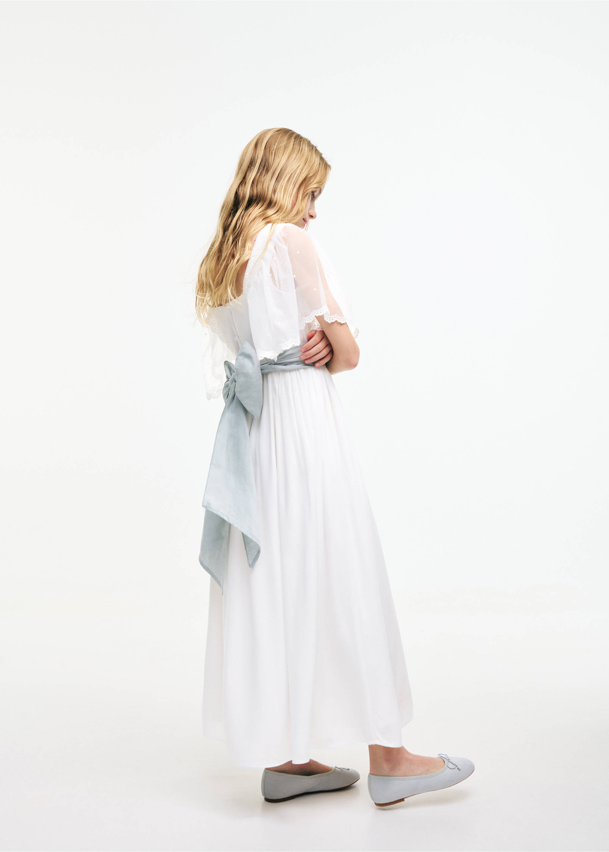 Long dress with bow - Details of the article 6, White. Ref: 27013738-00.