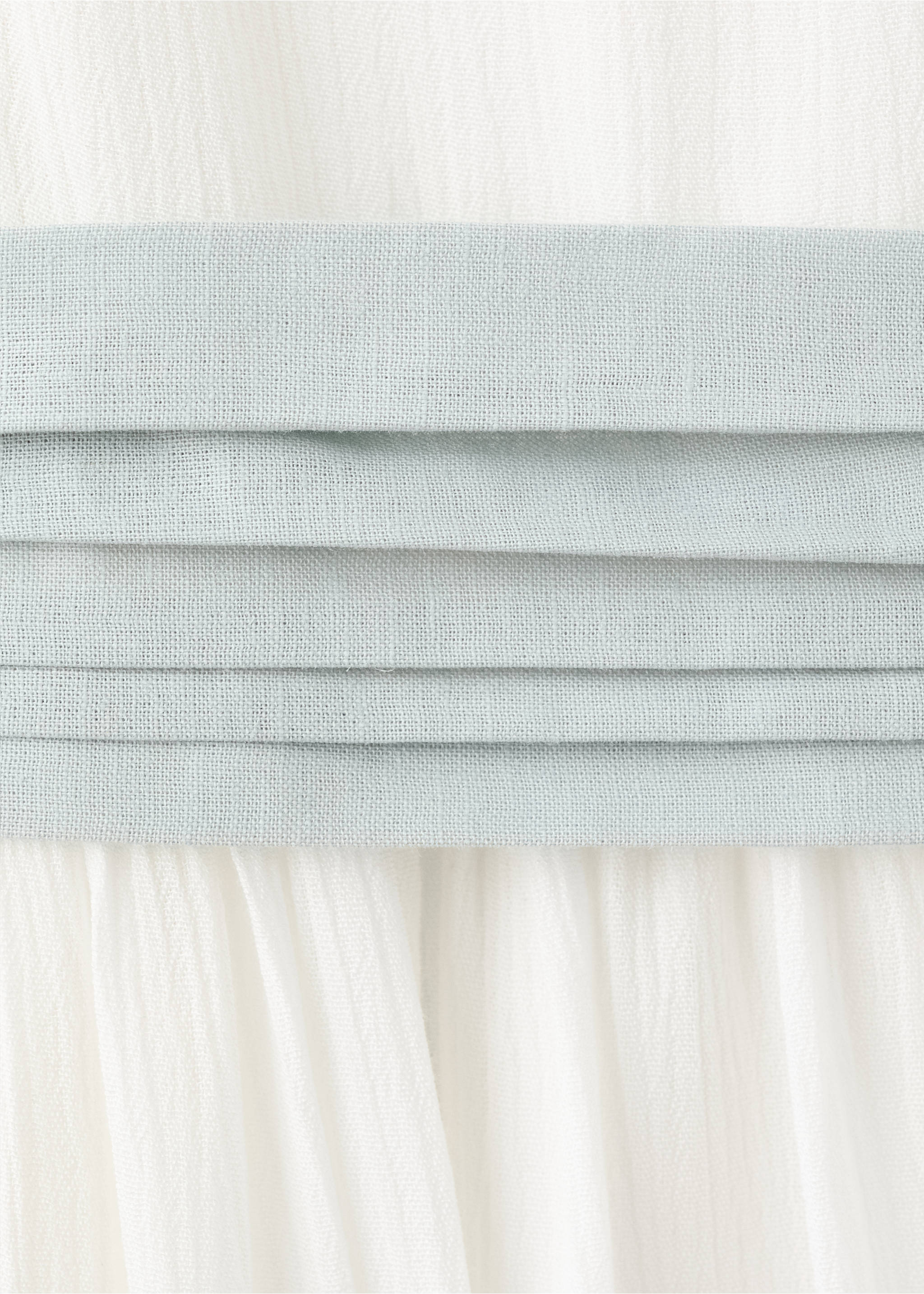 Long dress with bow - Details of the article 0, White. Ref: 27013738-00.