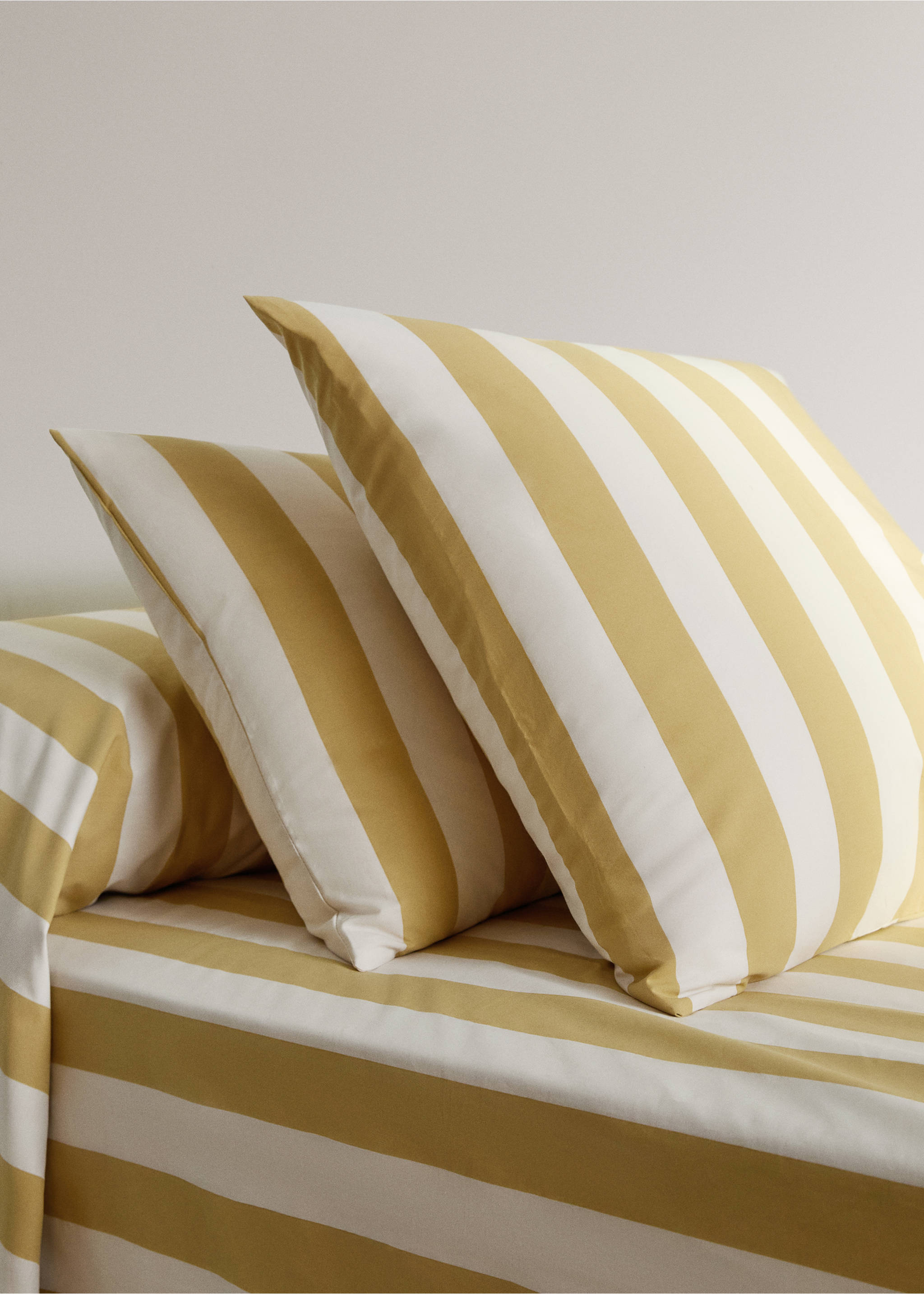 Two 200 thread count cotton percale pillowcases with wide stripe pattern 50x75 cm - General plane, Mustard. Ref: 27013743-00.