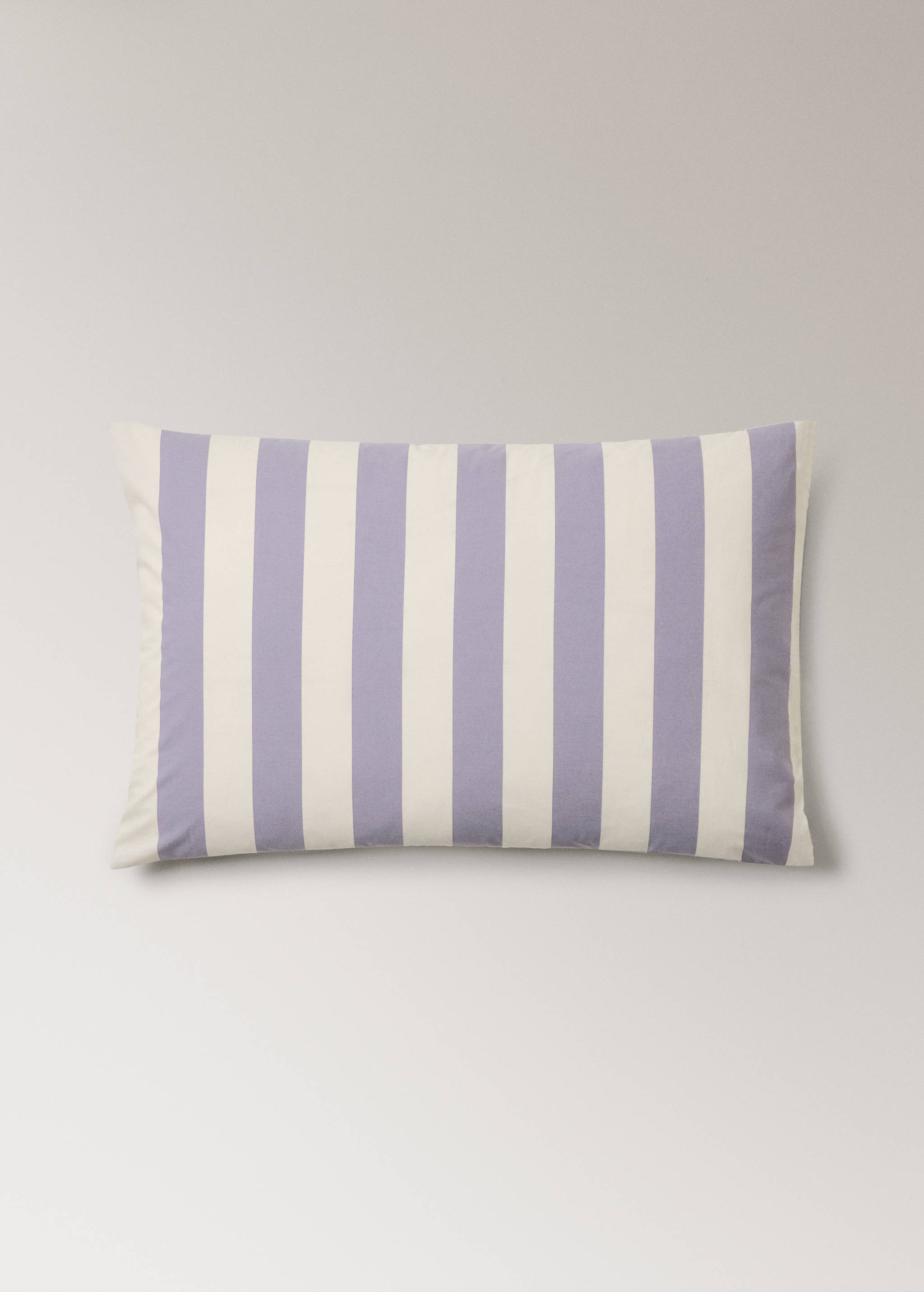 Two 200-thread-count cotton percale pillowcases with a wide-striped print 50 x 75 cm - Article without model