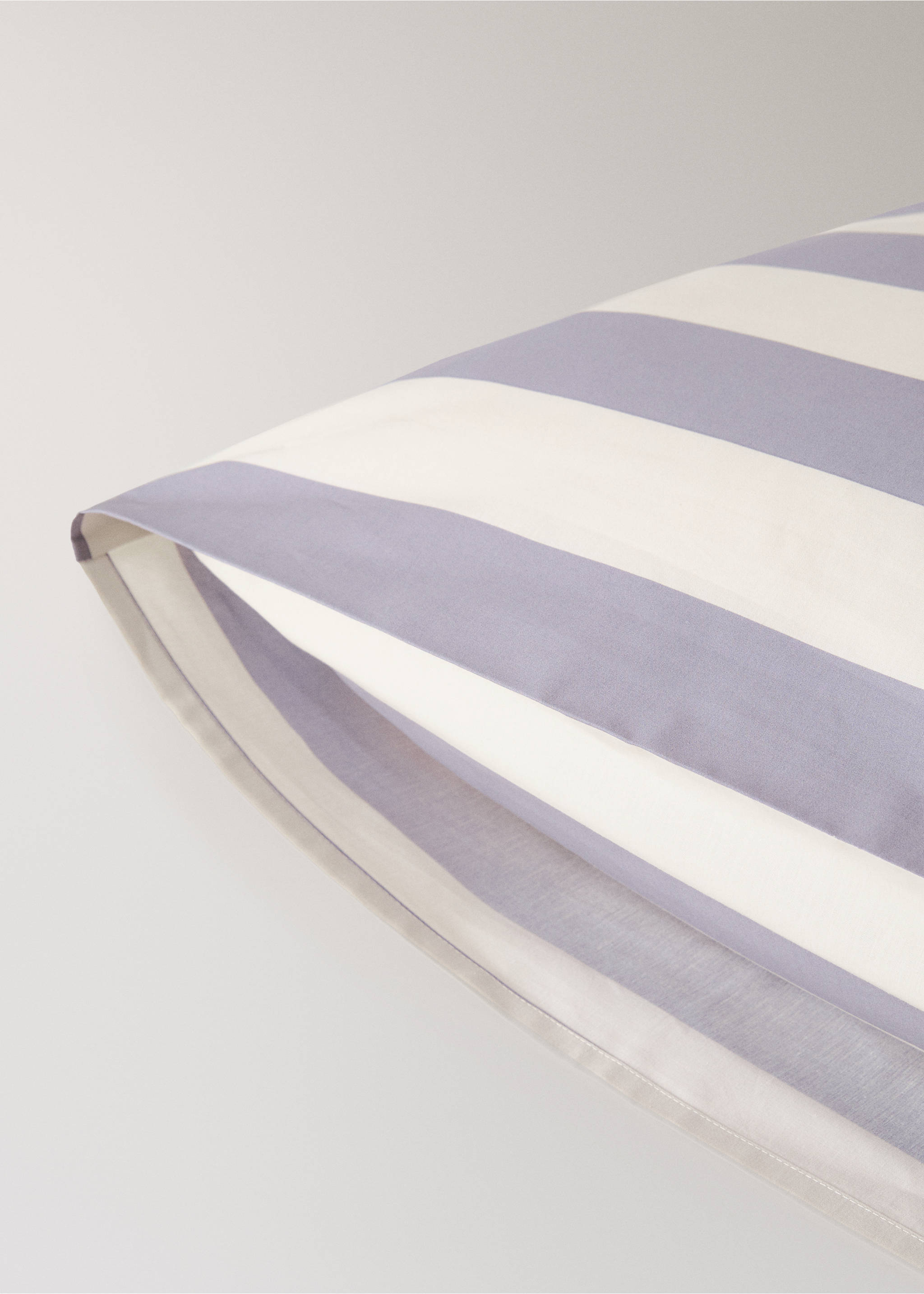 Δύο μαξιλαροθήκες από βαμβάκι περκάλι 200 κλωστών με φαρδιές ρίγες 60x60 εκ - Λεπτομέρεια του προϊόντος 2, Λιλά. Ref: 27013744-00.