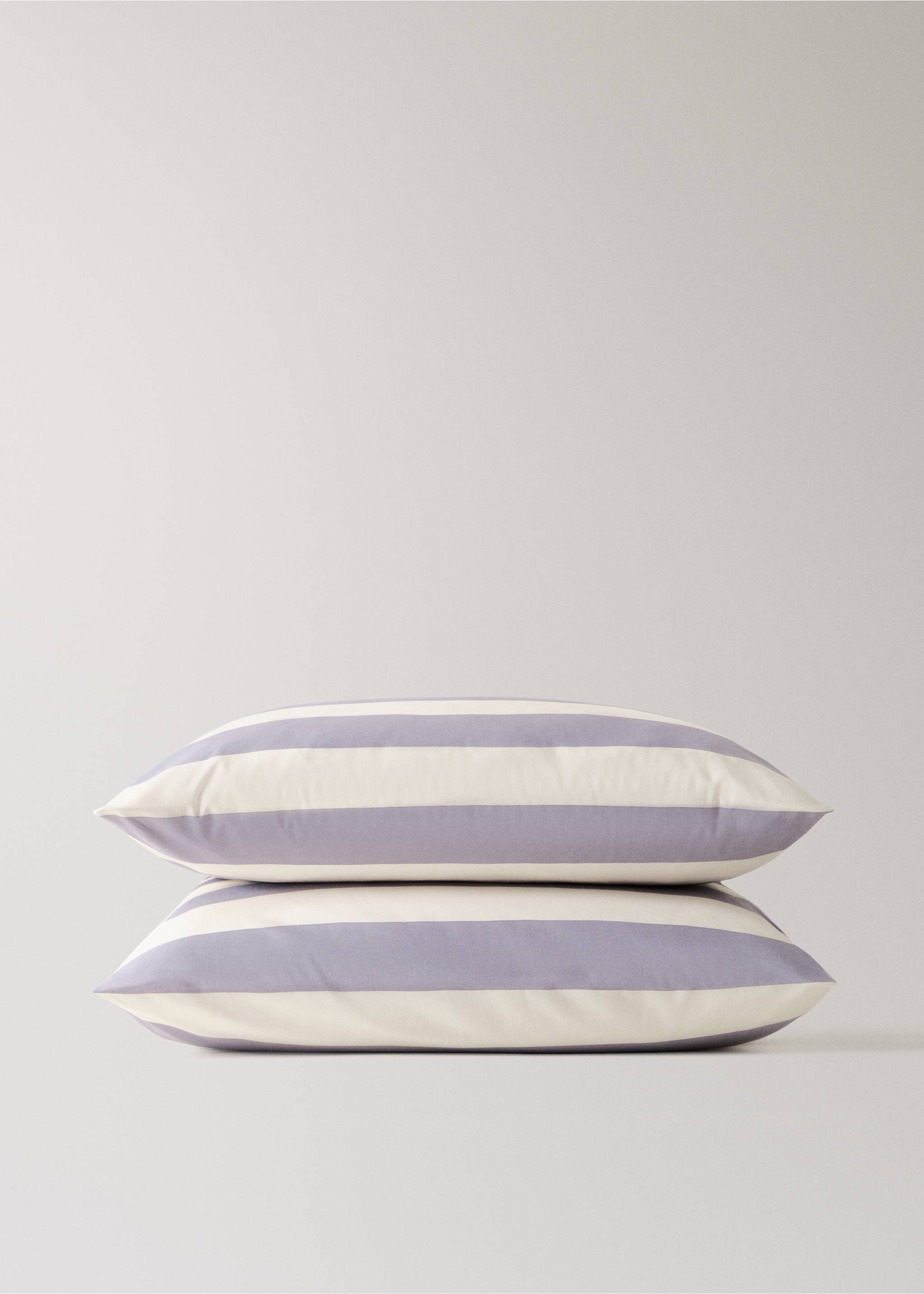 Δύο μαξιλαροθήκες από βαμβάκι περκάλι 200 κλωστών με φαρδιές ρίγες 60x60 εκ - Λεπτομέρεια του προϊόντος 3, Λιλά. Ref: 27013744-00.