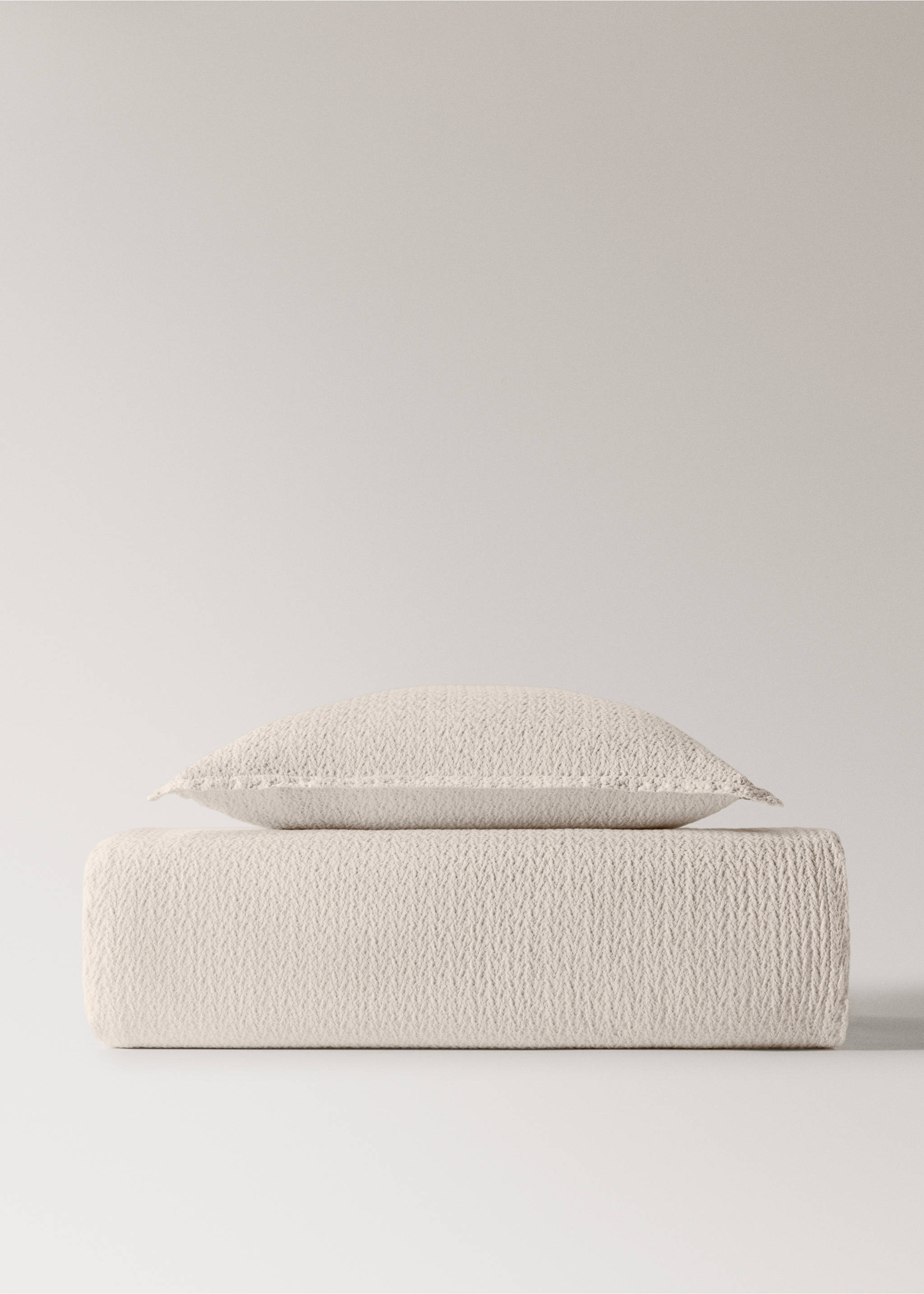 Fine texture cotton bedspread garment dye Bed 180/200 - Details of the article 3, Vanilla. Ref: 27013748-00.