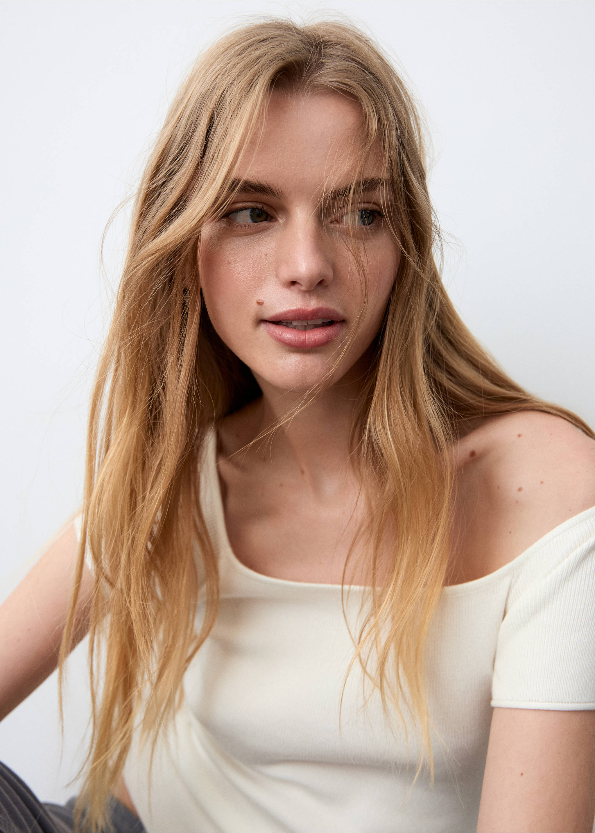 Укороченный приталенный топ - Деталь изделия 1, Грязно-белый. Ref: 27014051-00.