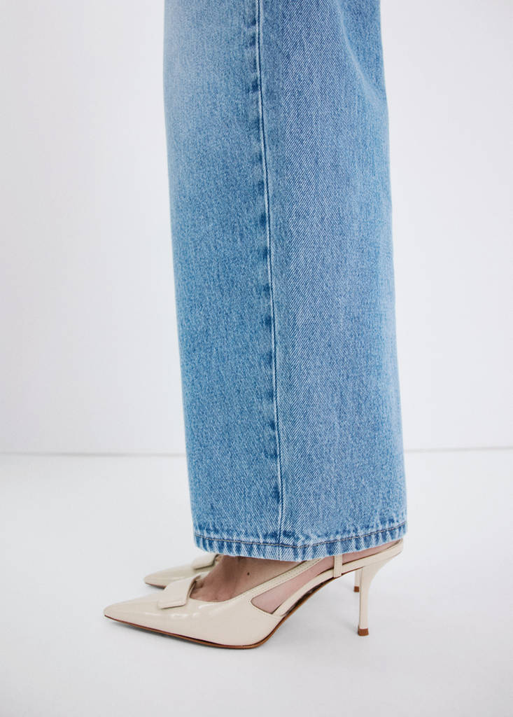 Patent heeled shoes — Ecru