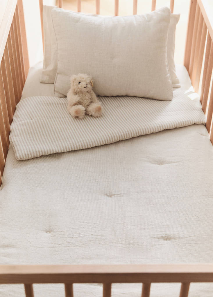 Kinderbettdecke aus Baumwoll-Leinen-Mischung mit Streifen, 90 cm Bett — Sandfarben